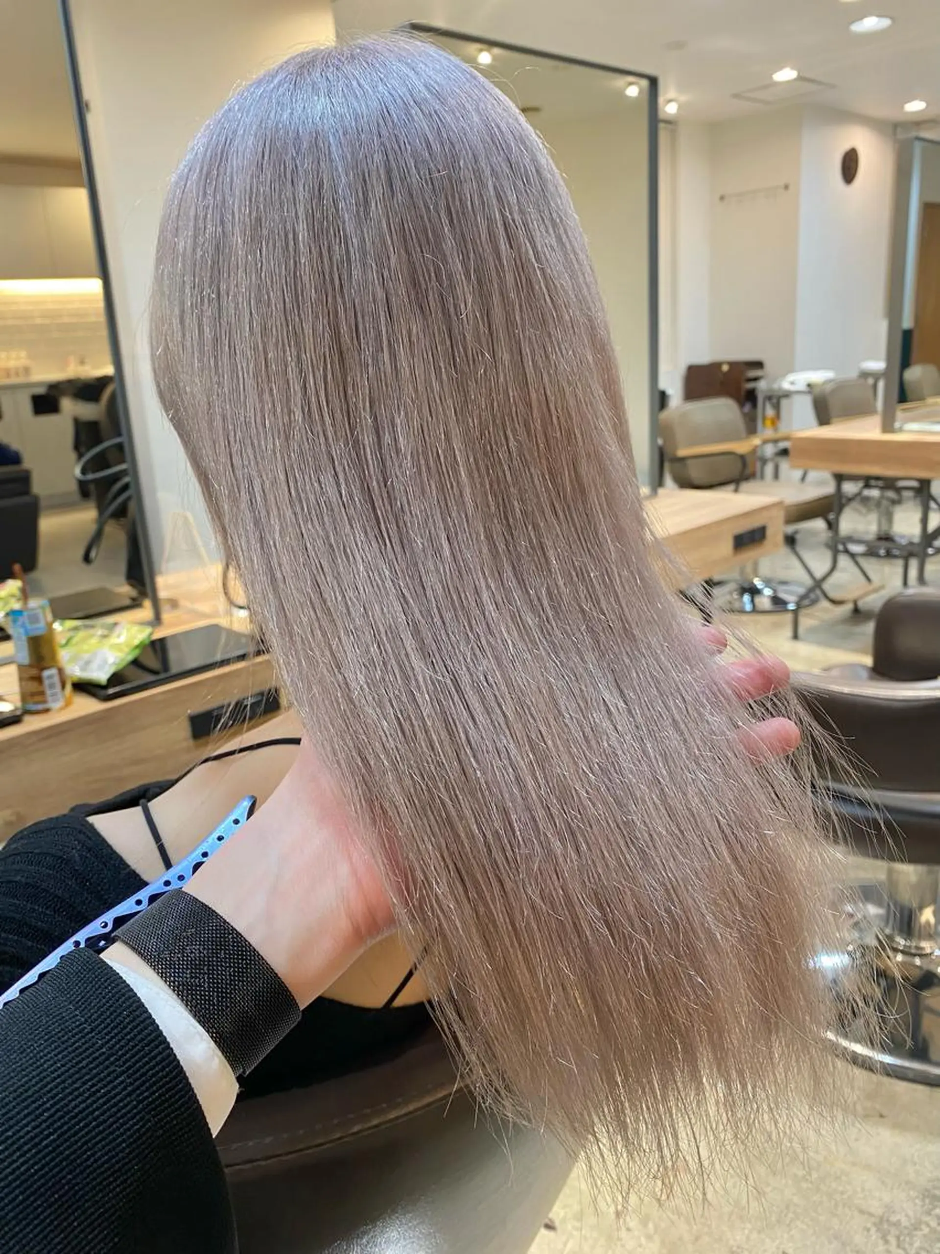 ロング カラー ベージュカラー ホワイトベージュ 聖斗 /ハイトーン/パーマのヘアスタイル