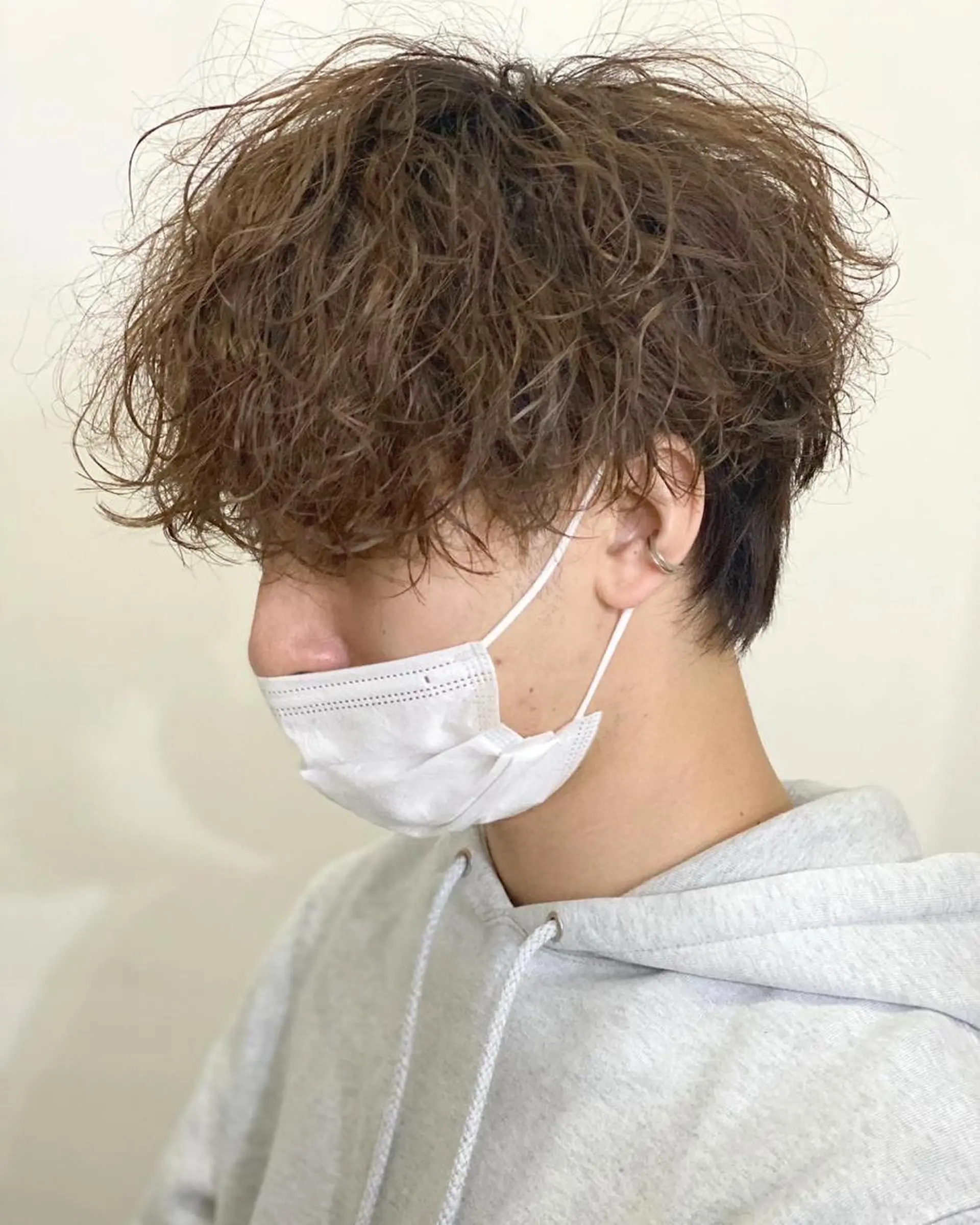 ショート カラー パーマ メンズ アップバング センターパート マッシュウルフ モヒカン マッシュ カット パーマ ヘアセット 森下 佑大のヘアスタイル