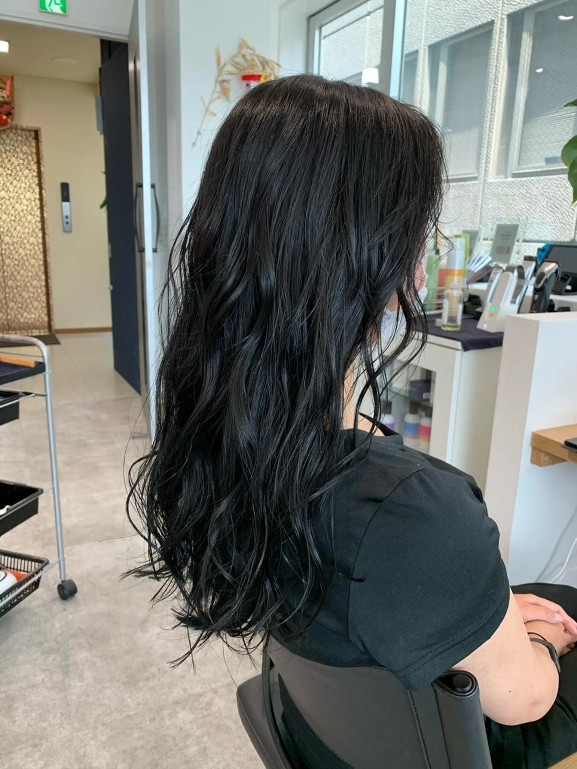 ロング カラー アッシュ バレイヤージュ ベージュカラー ブロンド ブルーカラー Nishida Ryomaのヘアスタイル
