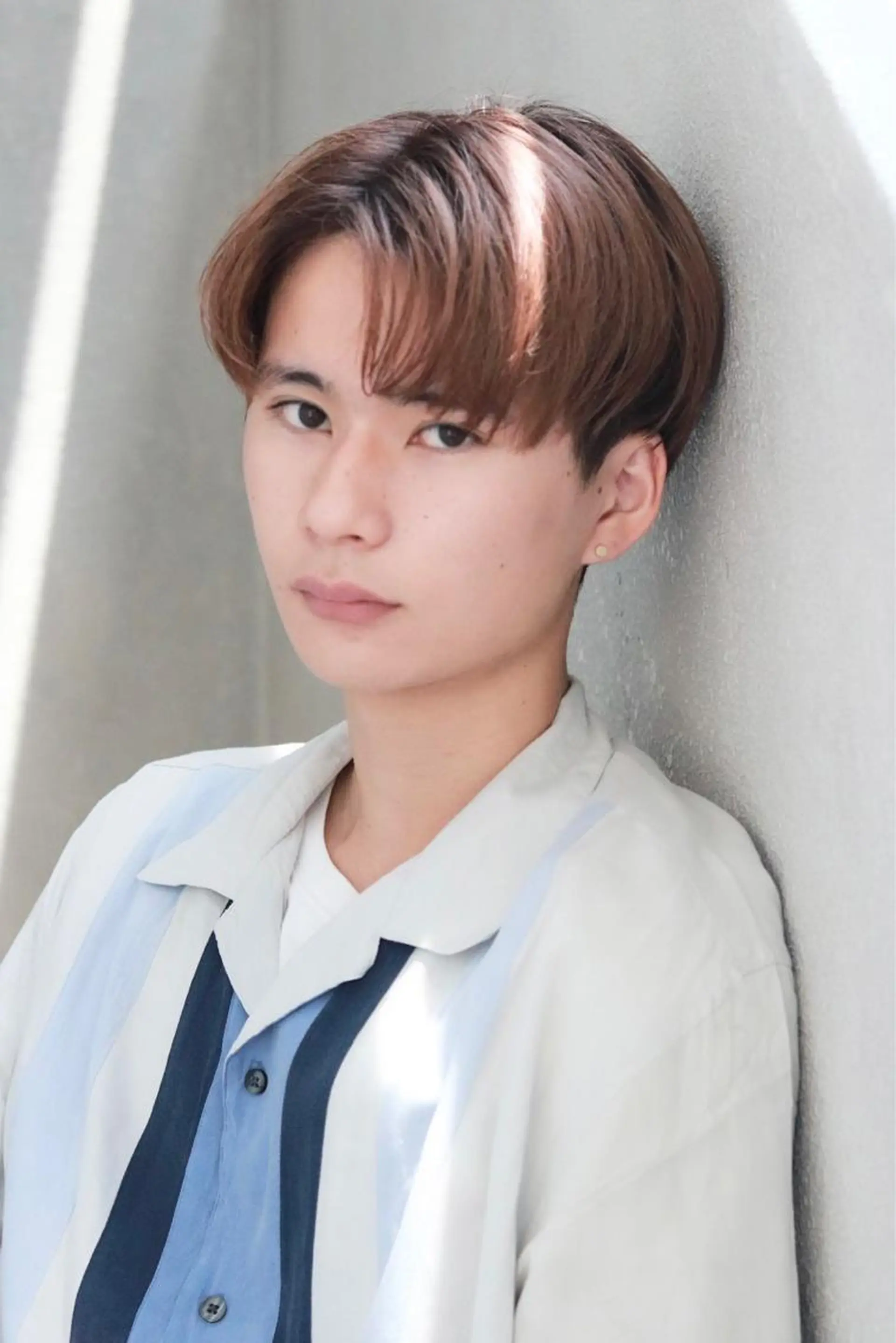 ショート カラー パーマ メンズ センターパート カット ヘアセット 森下 佑大のヘアスタイル