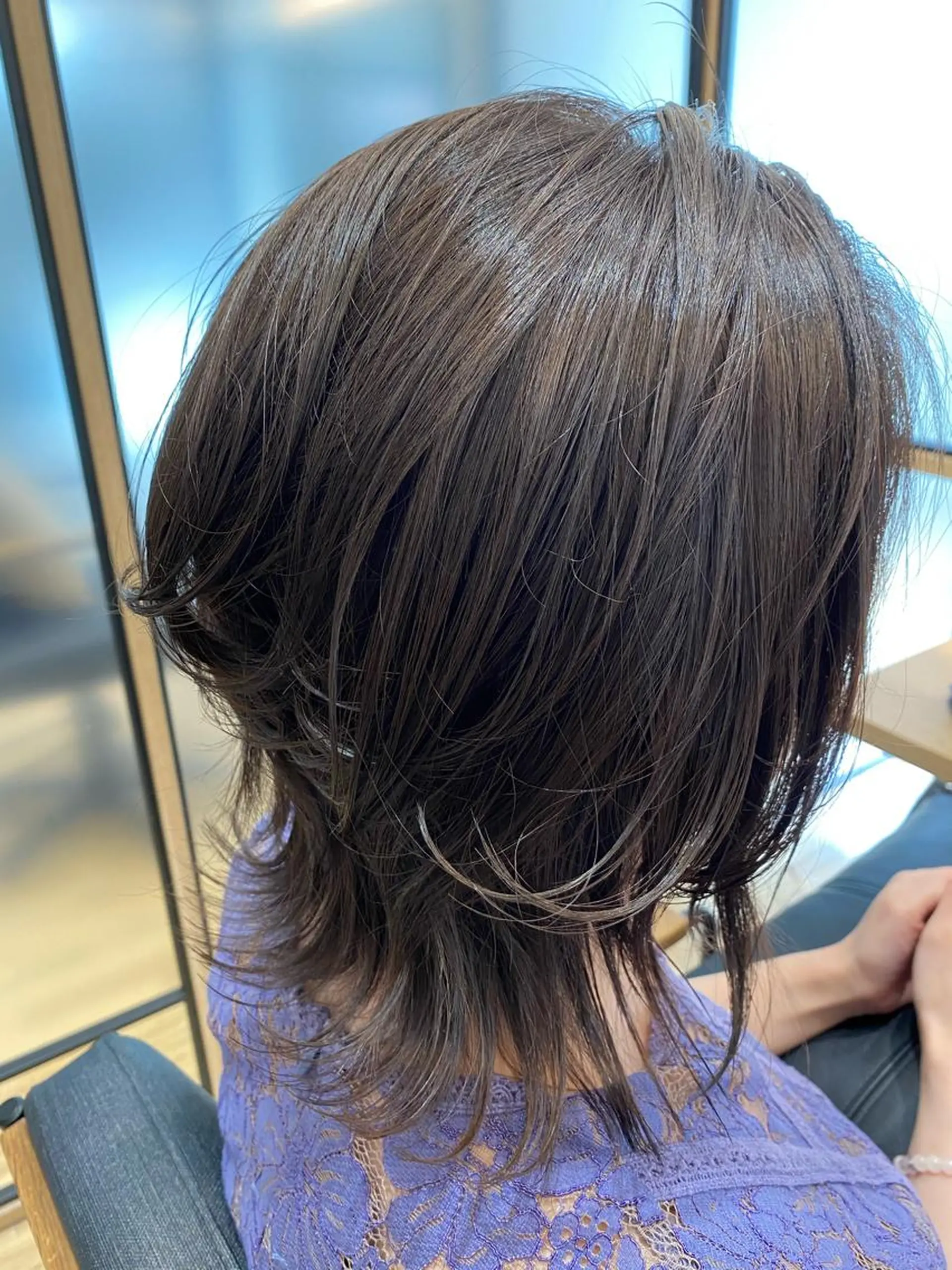 ミディアム アッシュ アッシュグレー アッシュグレージュ ウルフカット サイトウ ナツキのヘアスタイル
