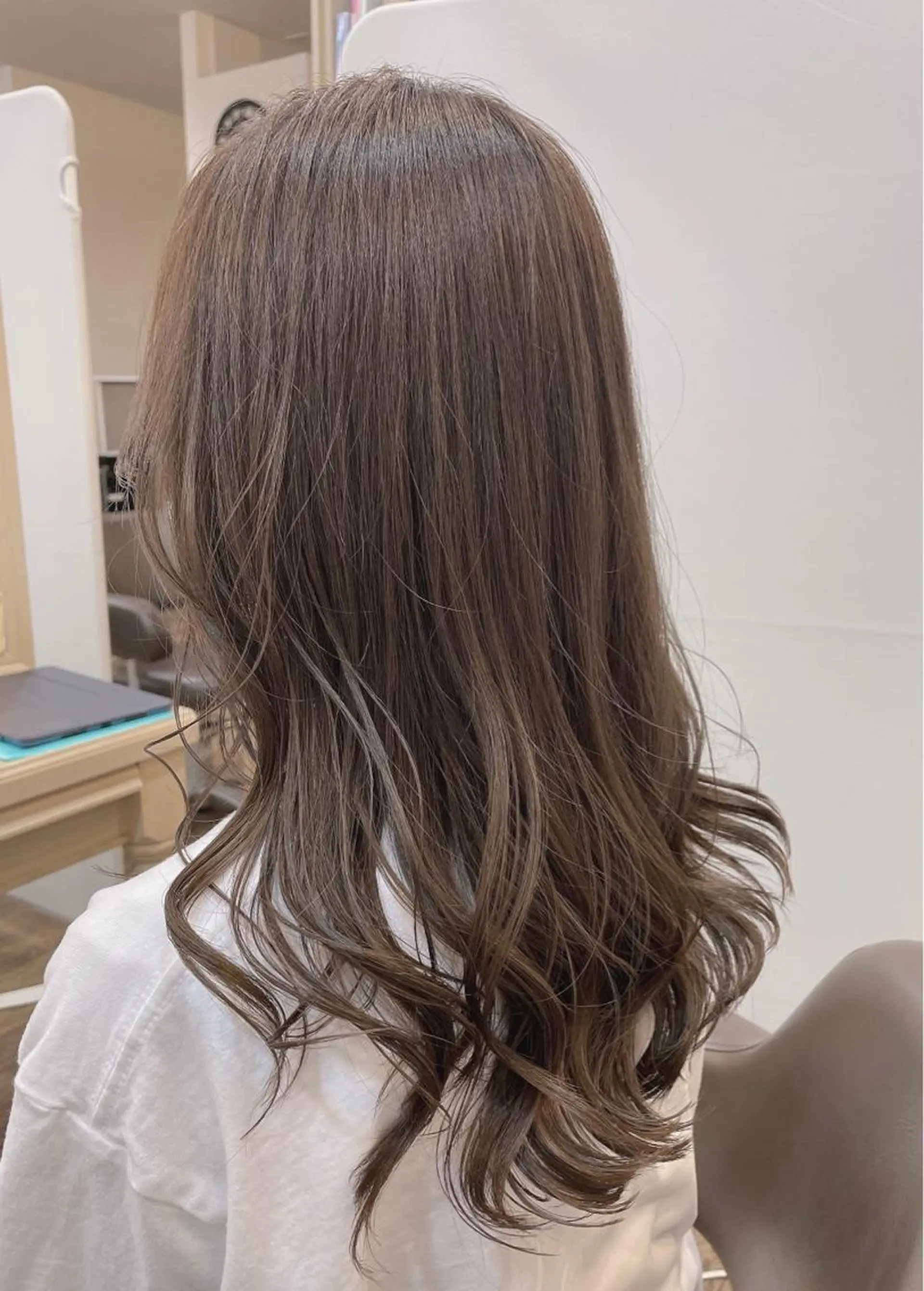 セミロング カラー 透明感カラー グレージュ カット ヘアカラー 尚平 髪質改善 大人のデザインカラーのその他イメージ