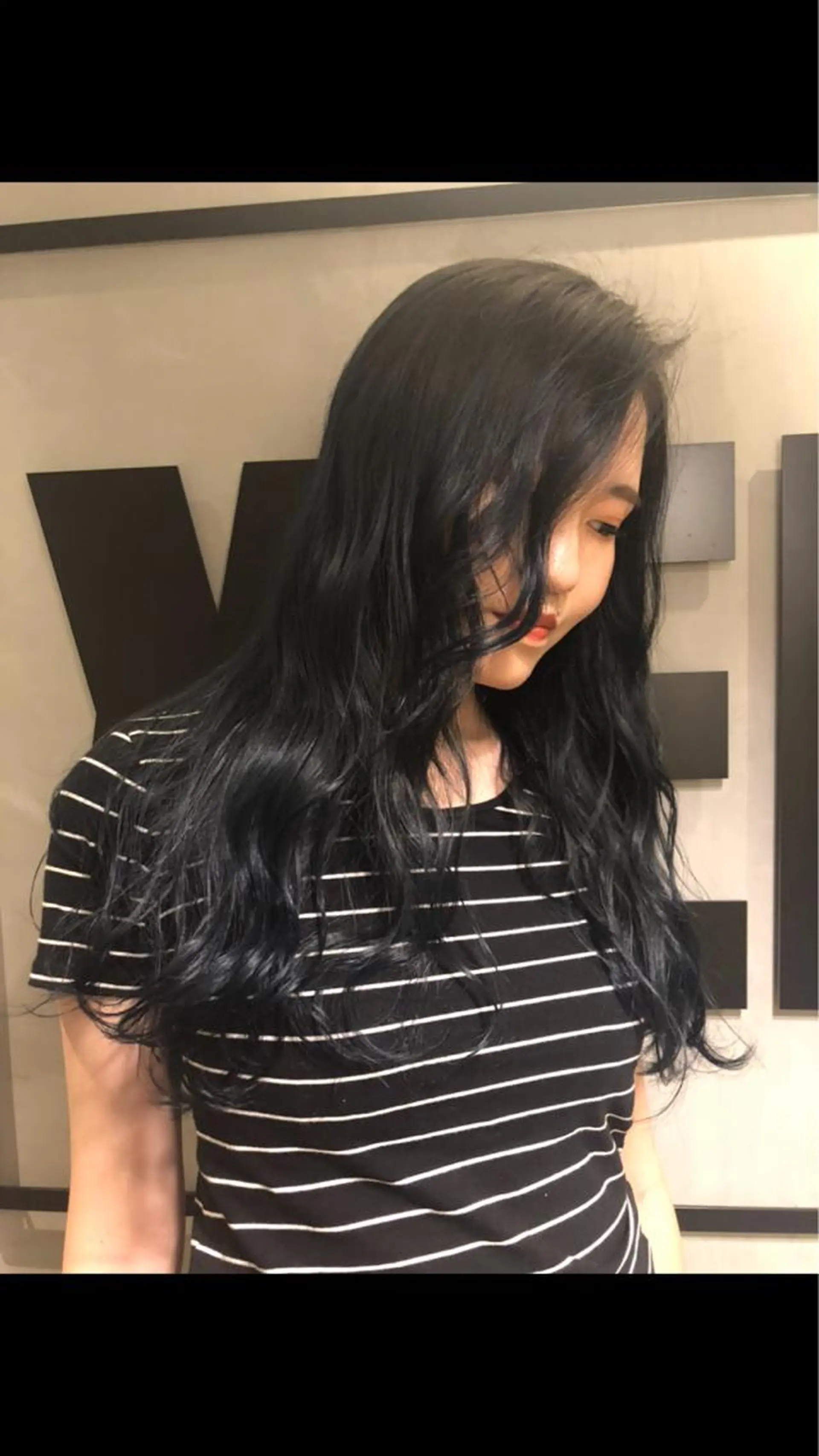 ロング カラー 黒髪 ブルーカラー ブルーブラック ヘアカラー MIYU💋💖 〈XENA渋谷本店〉のヘアスタイル