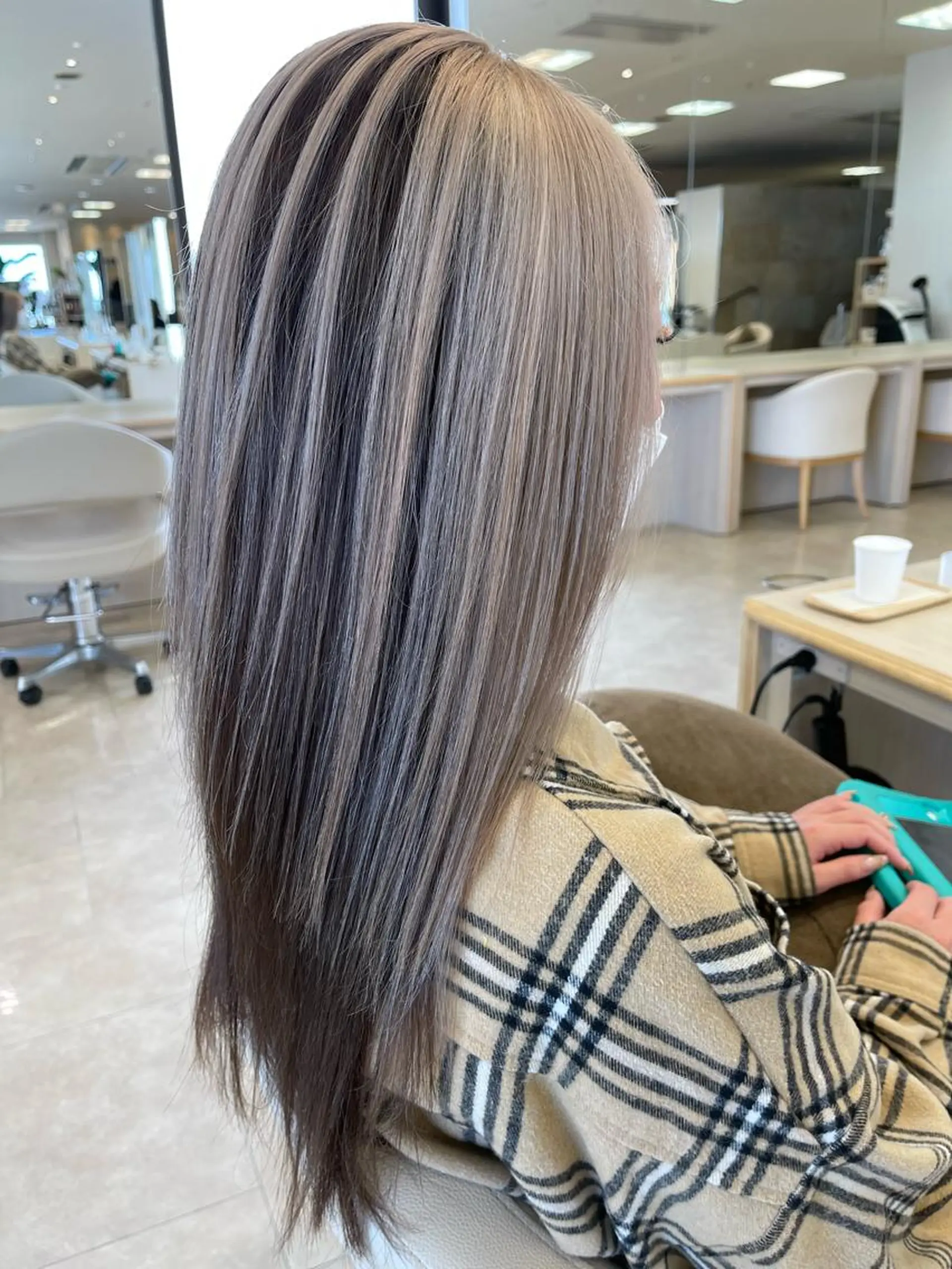セミロング カラー 🍀自然＆長持ち♪ 縮毛矯正の匠✨️のヘアスタイル