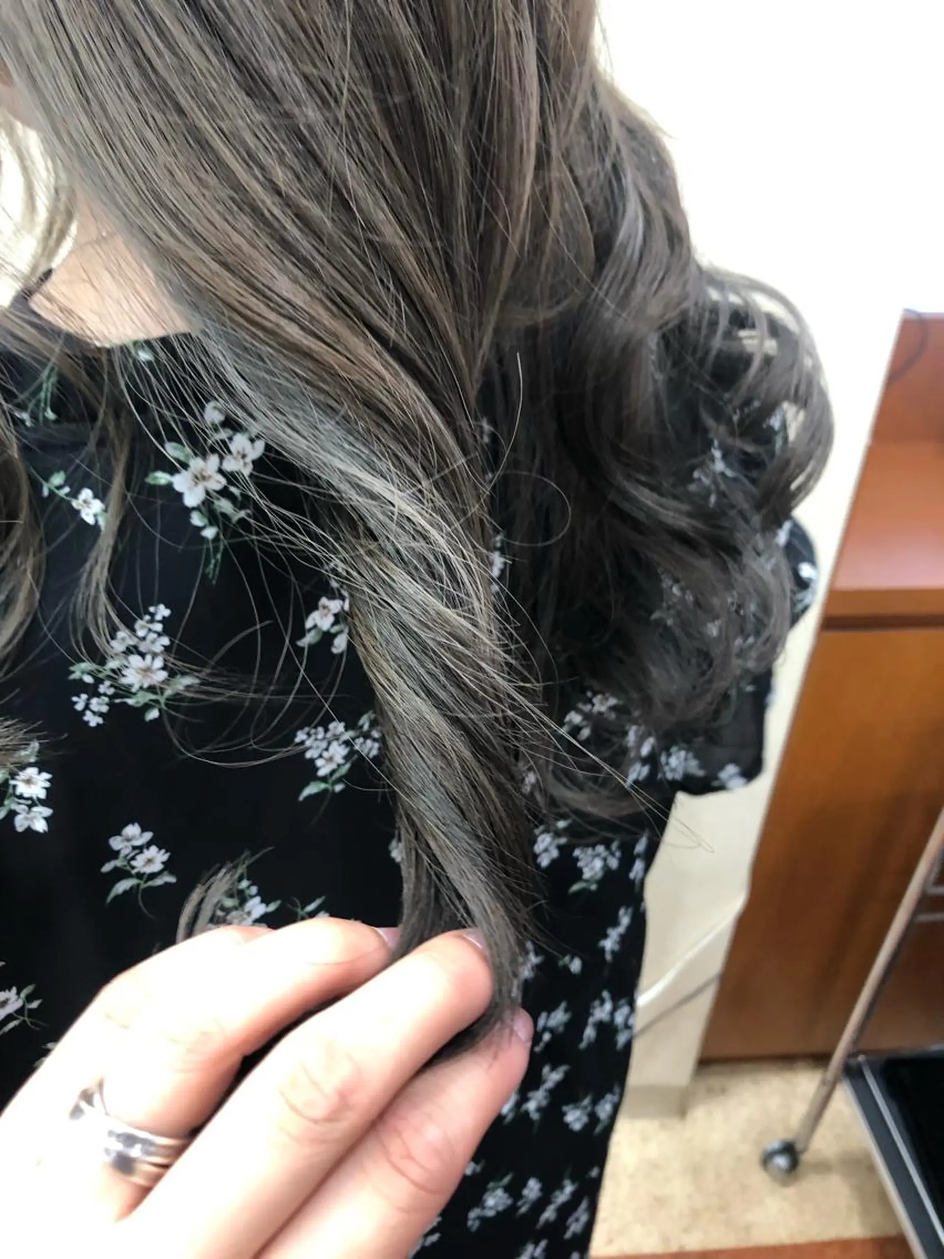 ロング カラー グレージュ 【ニュアンスカラー・ 髪質改善】スズキカナのヘアスタイル