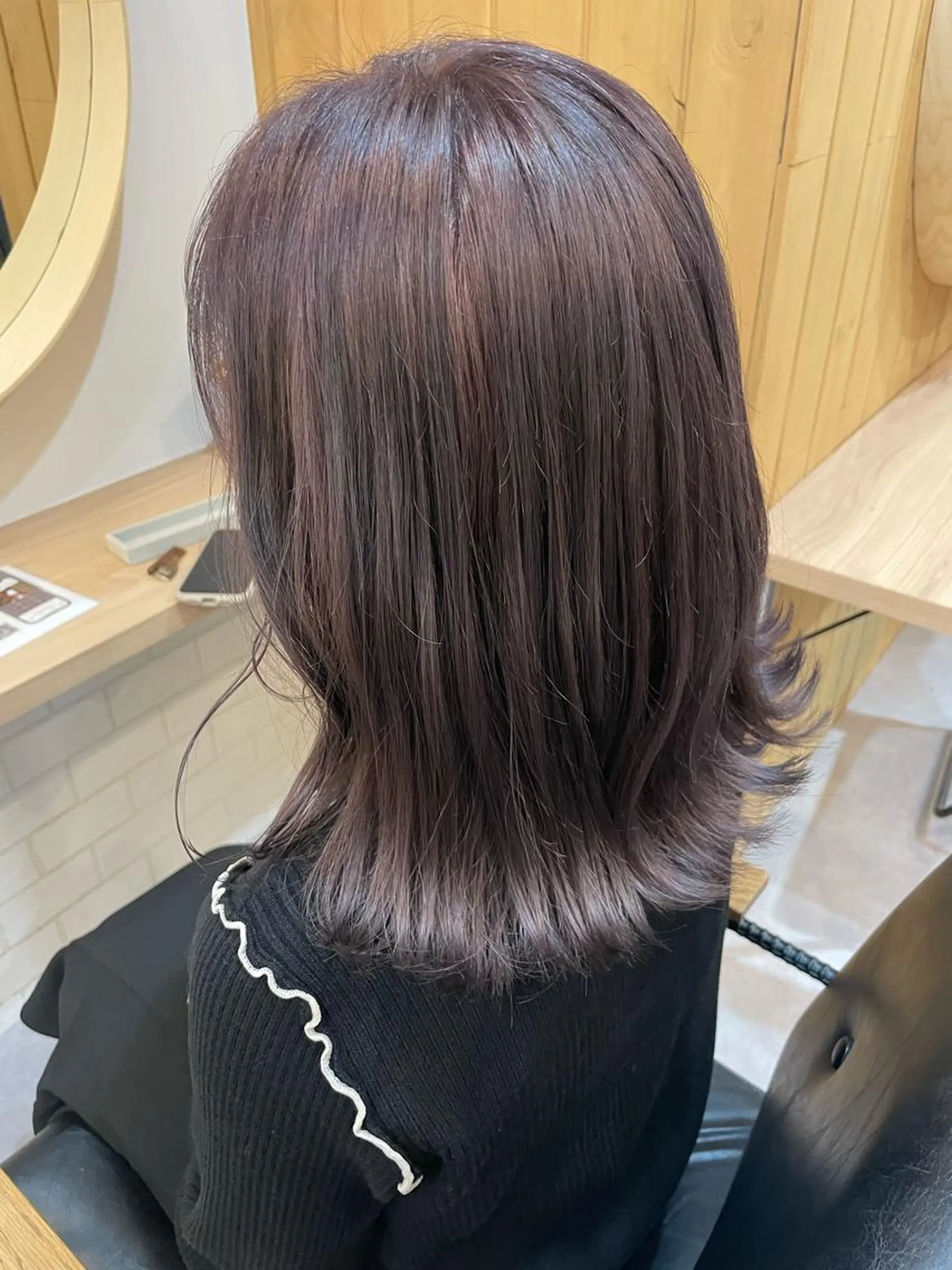 ミディアム カラー akane .のヘアスタイル