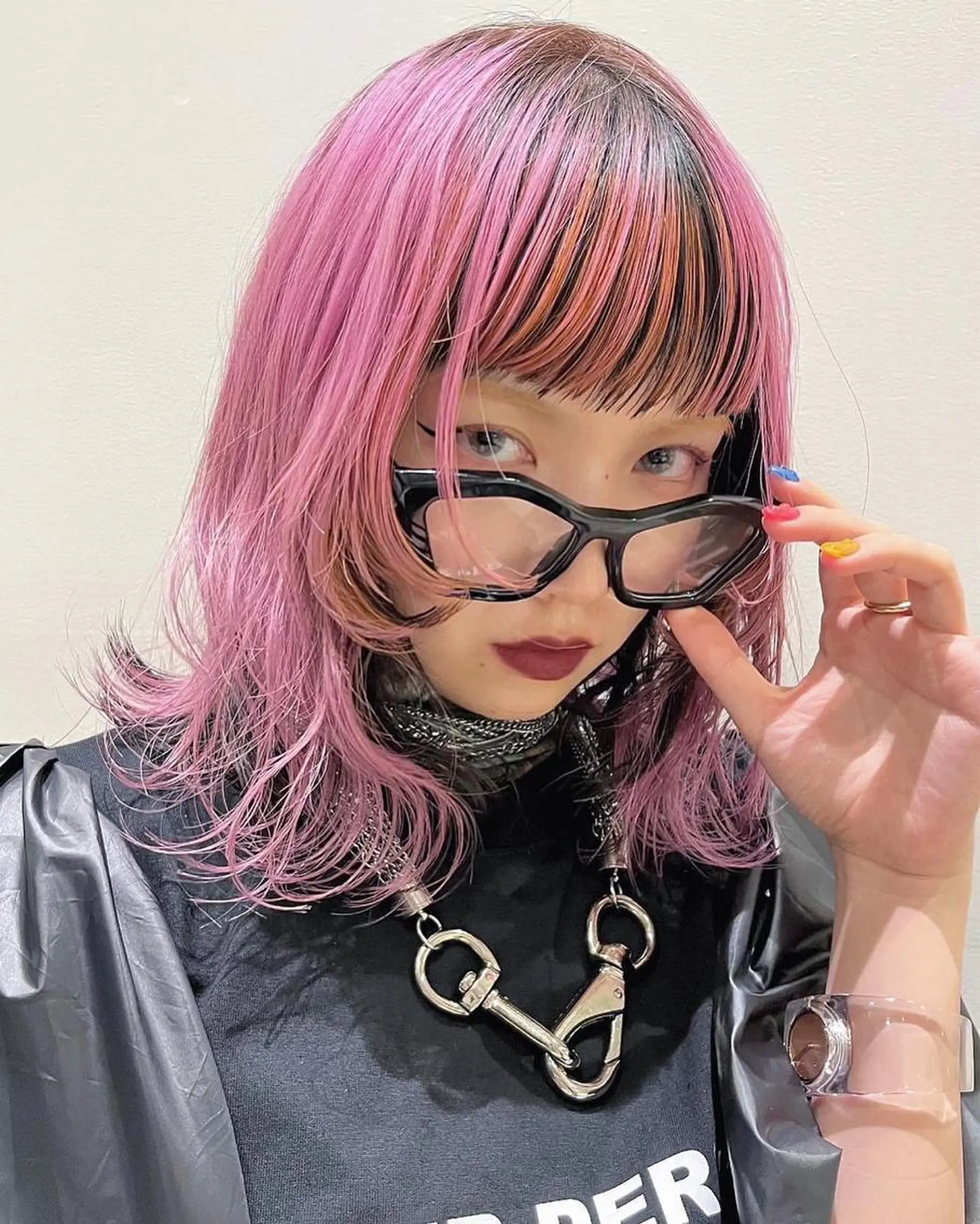 ミディアム カラー ブリーチ ケアブリーチ デザインカラー ハイトーンカラー ウルフカット ヘアカラー ヘアセット Null 表参道のヘアスタイル