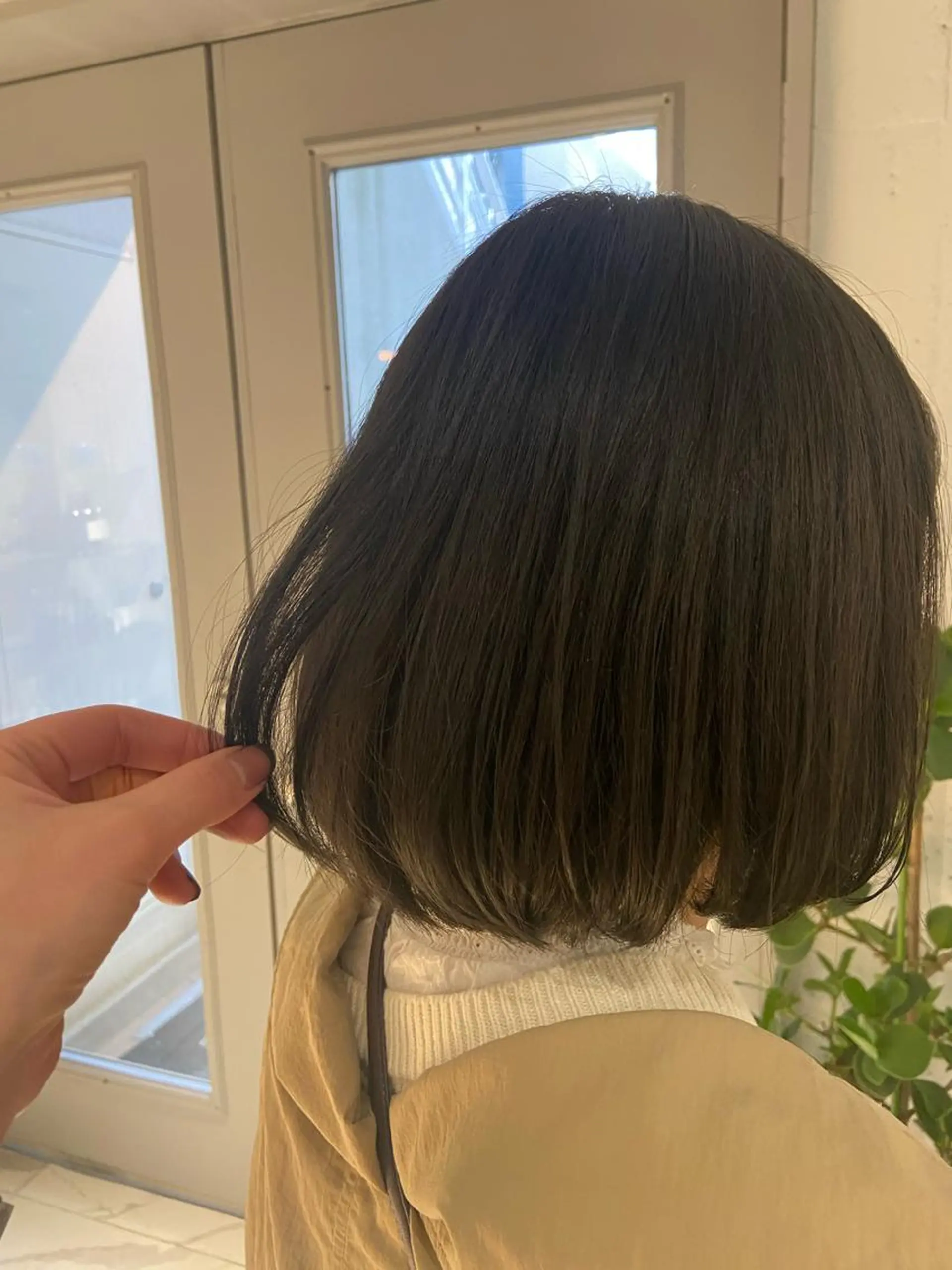 ショート カラー アッシュ ブリーチ 透明感カラー グレージュ ミント カジュアルを女っぽく 𝗮𝘆𝗮𝗰𝗼のヘアスタイル