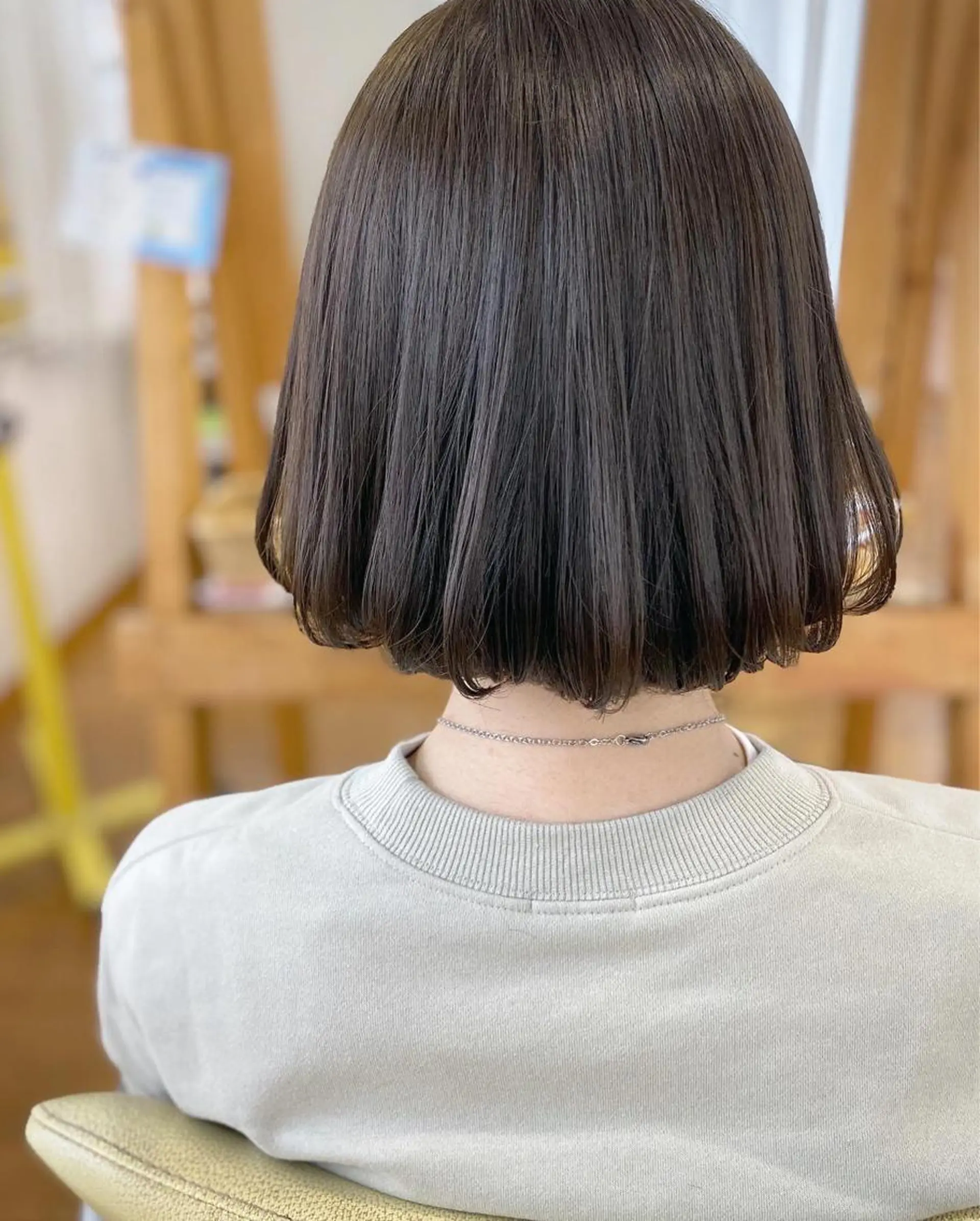 ミディアム カラー グレージュ ボブ カット ヘアカラー トリートメント 荒木 ひろかのヘアスタイル