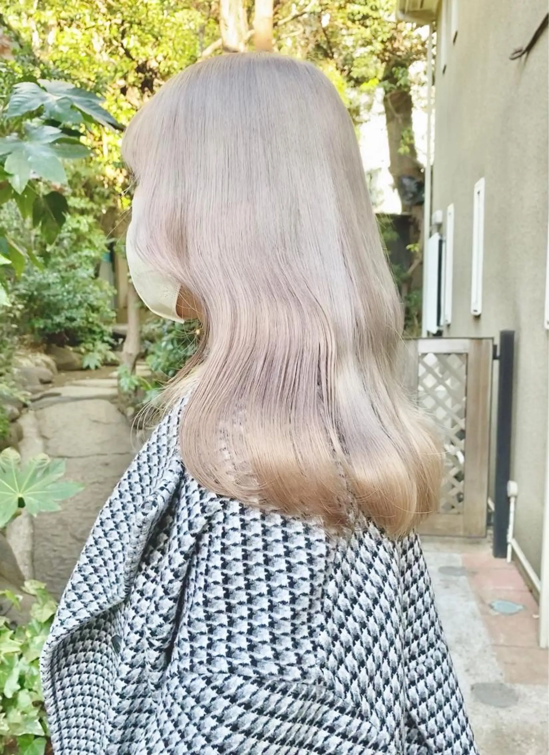 セミロング カラー ベージュカラー グレージュ ハイトーンカラー ミルクティーグレージュ ホワイトベージュ ヘアカラー ハイトーン/デザイン hirokiのヘアスタイル