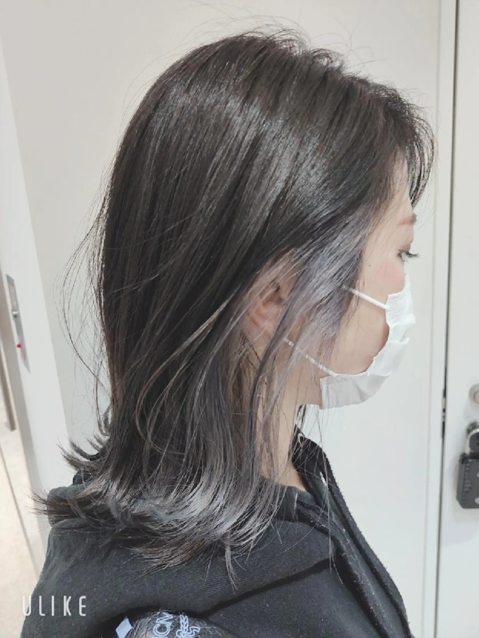 カラー ミディアム インナーカラー シルバー 伊藤 瞭のヘアスタイル