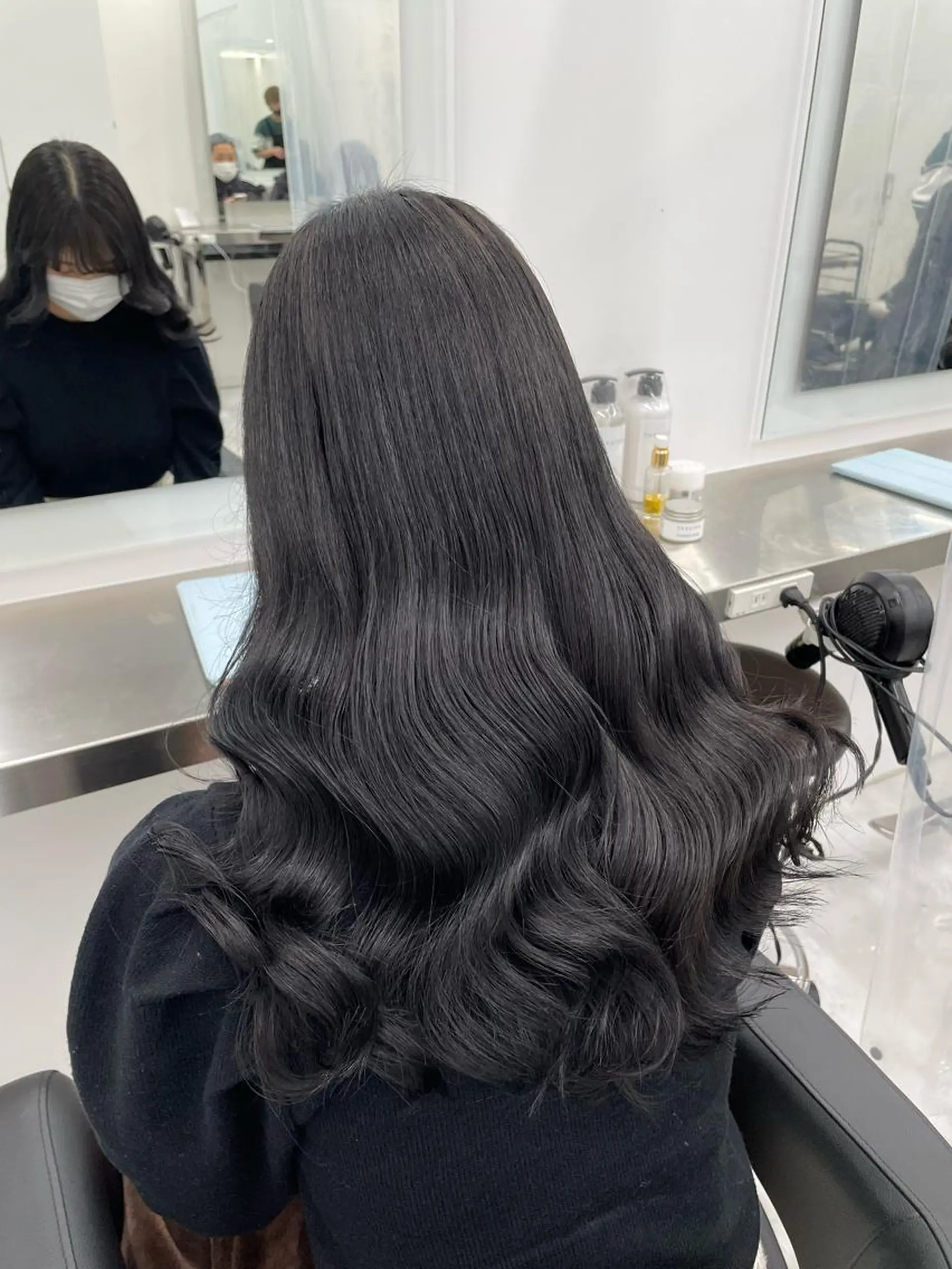 ロング カラー ヘアアレンジ ダークグレー ダークグレージュ グレージュ 原宿/ハイトーン/ デザインカラー/のヘアスタイル