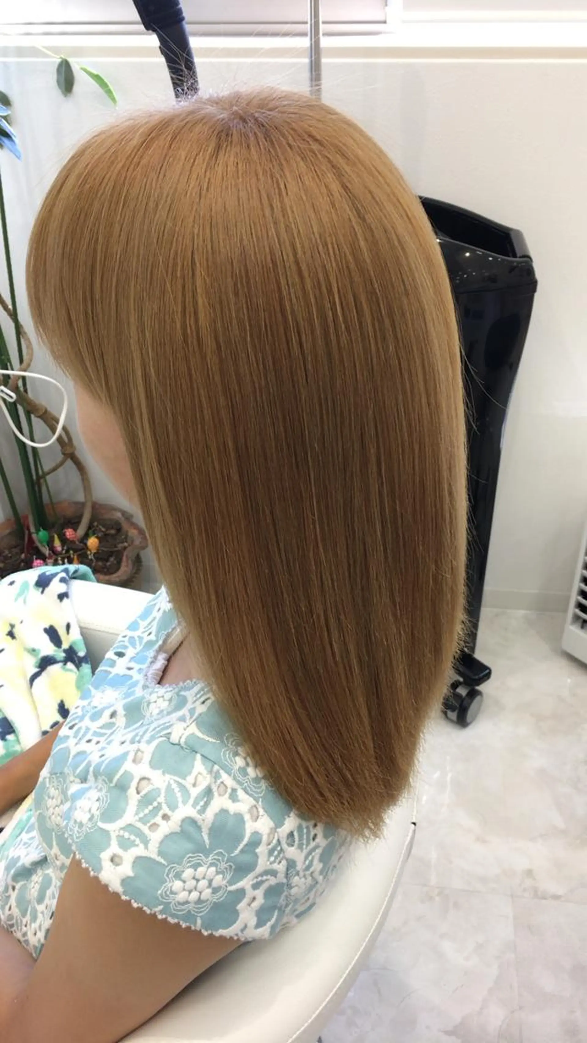 セミロング カラー ブリーチ ブロンド 佐藤 祥太のヘアスタイル