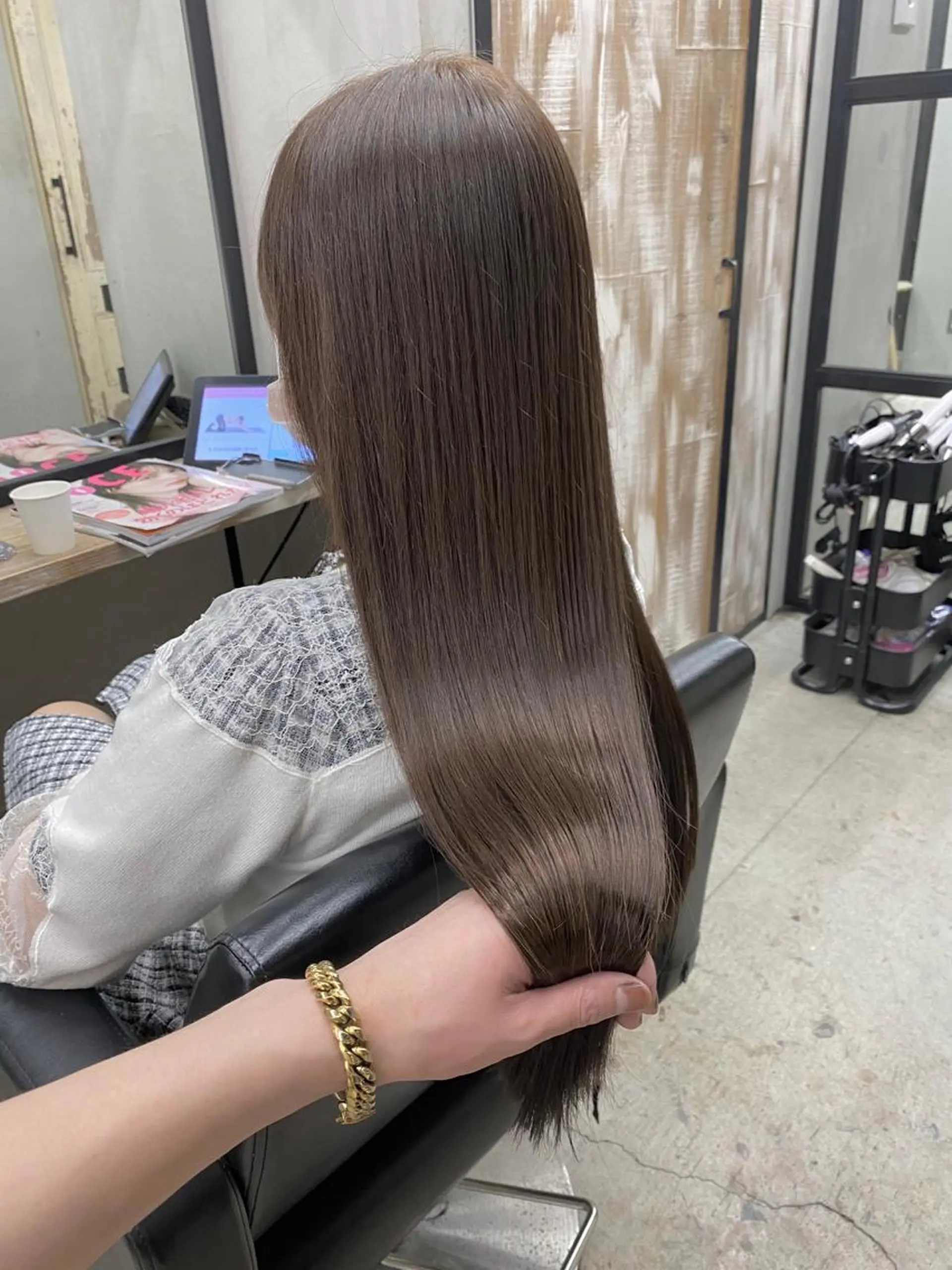 セミロング カラー パーマ ヘアアレンジ メンズ キッズ ネイル マツエク・マツパ アイブロウ メンズブリーチ ベージュカラー ブリーチ モカベージュ ブリーチなしカラー カット ヘアカラー トリートメント ヘアセット 🌸グレージュ/ 艶髪🌸yutaのヘアスタイル