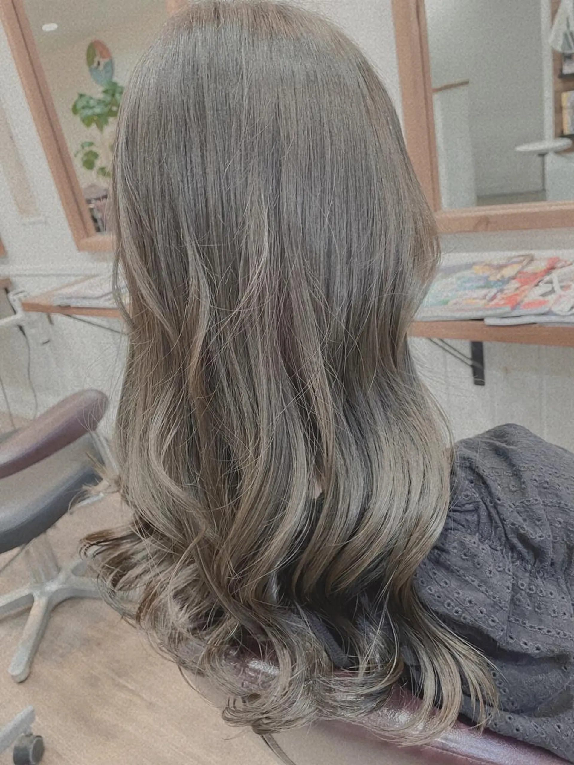 ロング カラー カット ヘアカラー 塩崎 明菜のヘアスタイル