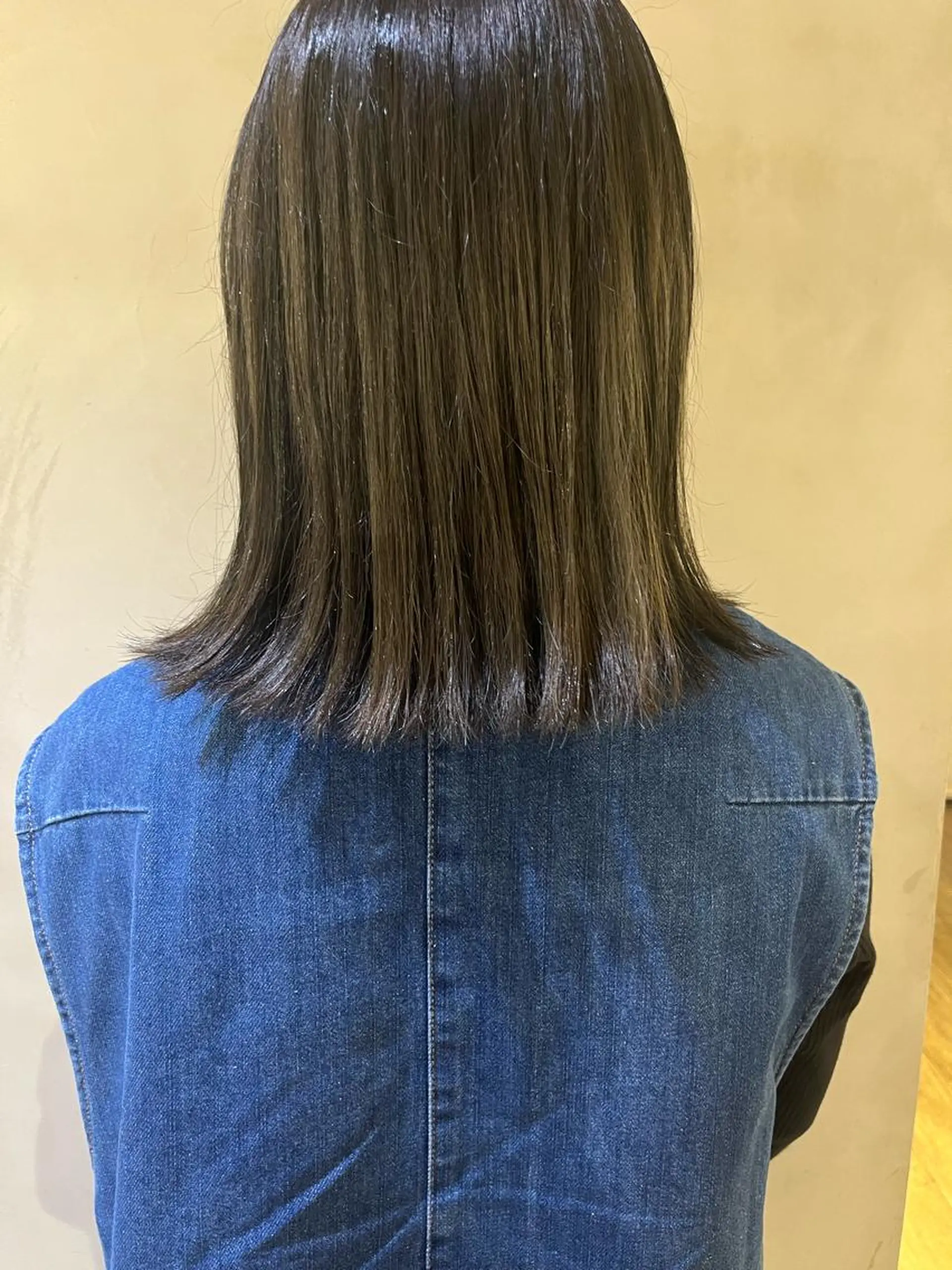 ミディアム カラー パーマ ヘアアレンジ メンズ メンズ就活ヘア 透明感カラー pu+on. nailworks所属・fuyumi / ニュアンスネイルのネイルデザイン