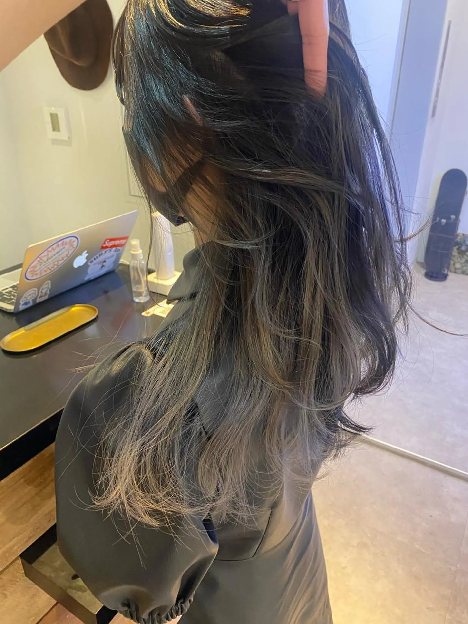 セミロング カラー グレージュ シルバー シルバーグレージュ カット ヘアカラー トリートメント scene.池袋所属・scene. haraのヘアスタイル