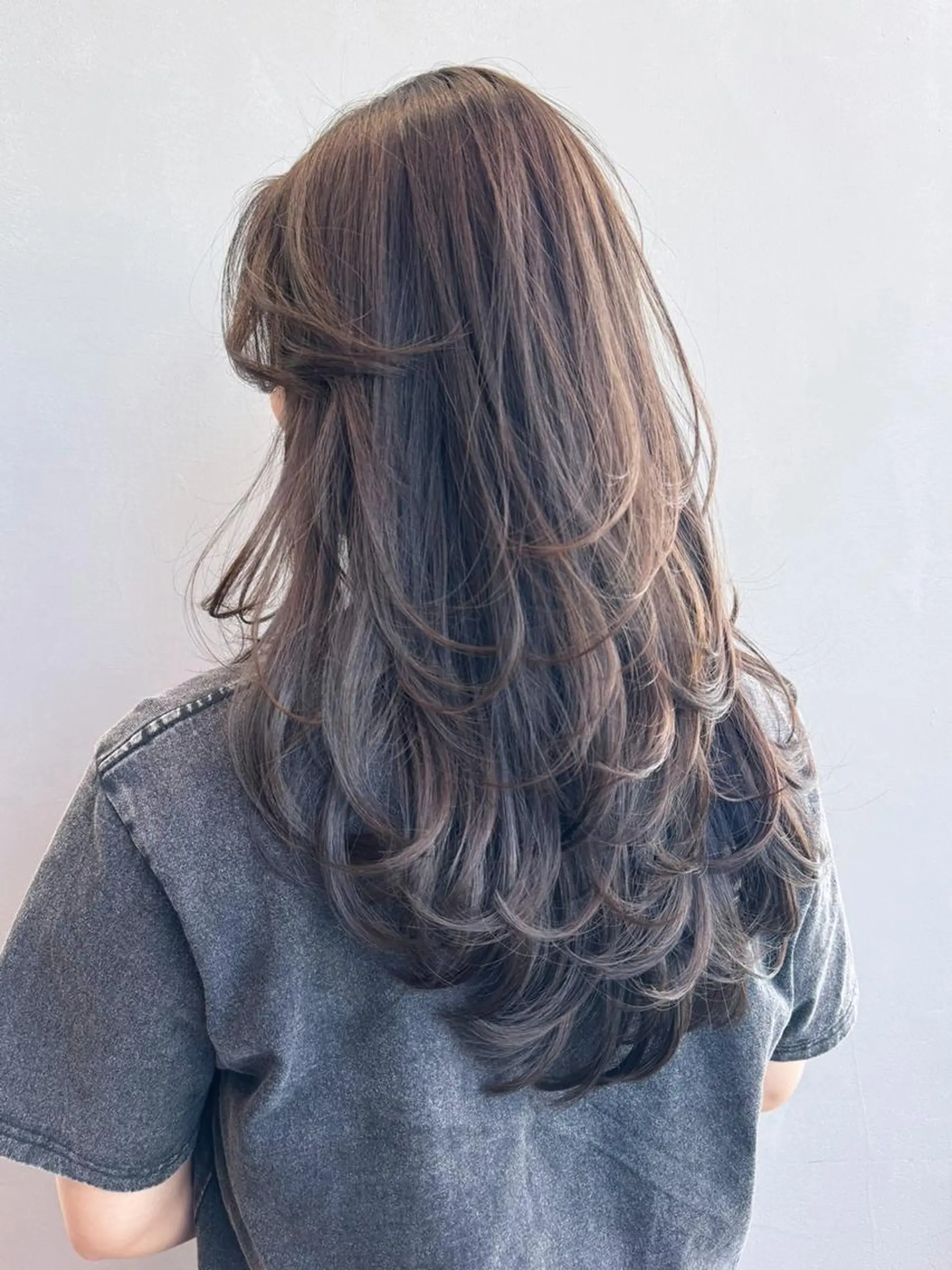 カラー セミロング 顔まわりレイヤー 顔周りカット 韓国風ヘア レイヤーカット おくれ毛 カット ヘアカラー トリートメント ITbyALBUM 藤沢店のヘアスタイル
