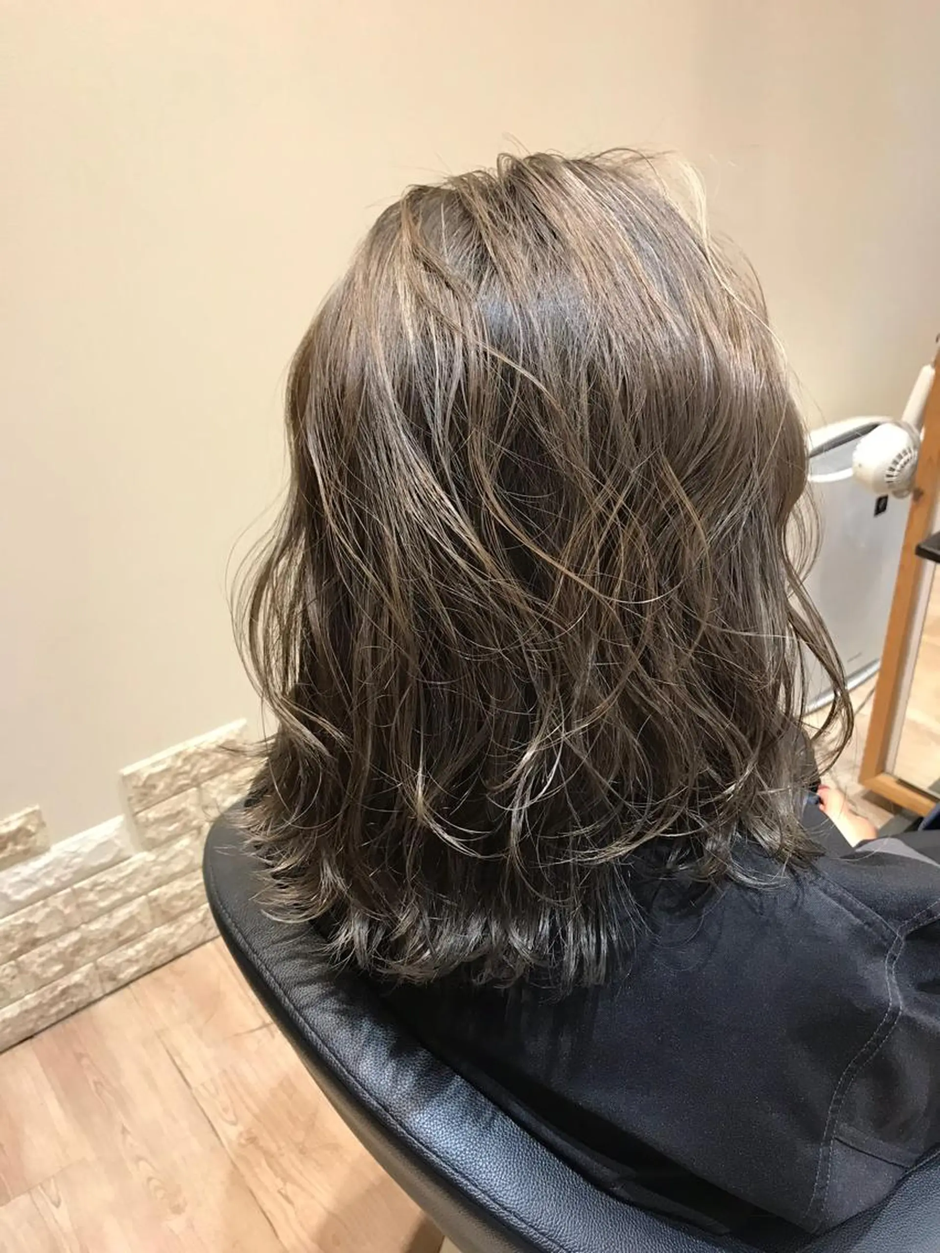 ミディアム カラー ハイライトカラー ハイライト ヘアカラー 大久保 隆蔵のヘアスタイル