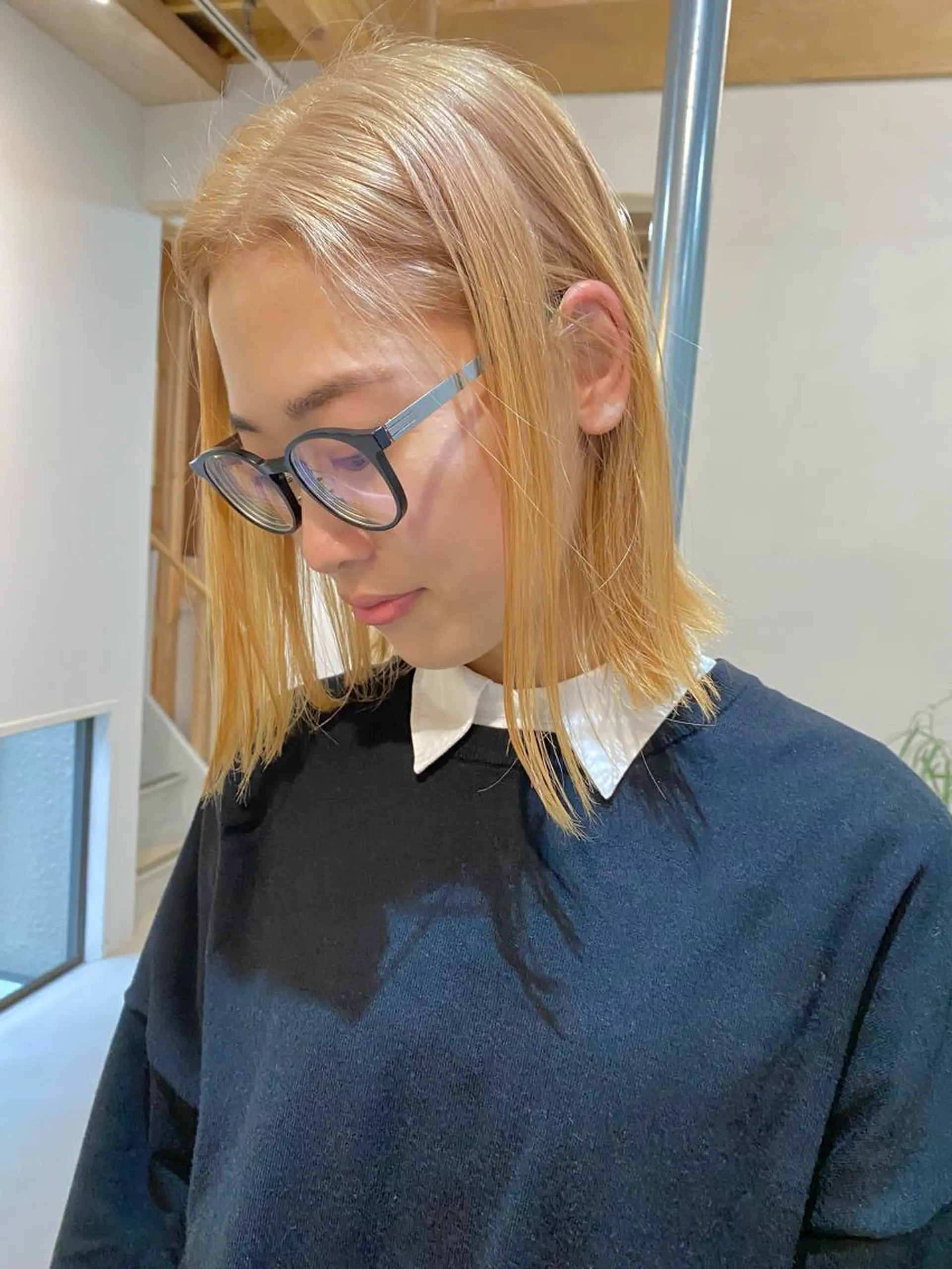 セミロング ブリーチなしカラー レイヤーカットのヘアスタイル
