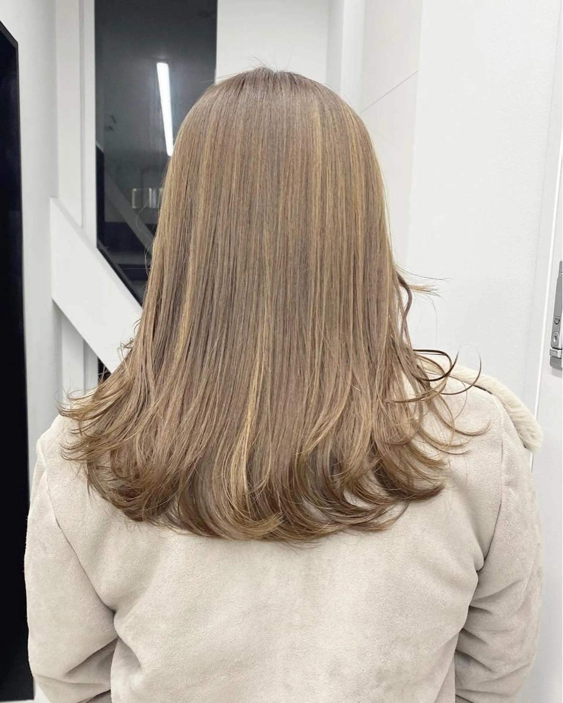 ミディアム カラー ハイライトカラー ハイライト ヘアカラー トリートメント 【ブリーチカラー】 🌈ALIVE若山葵のヘアスタイル
