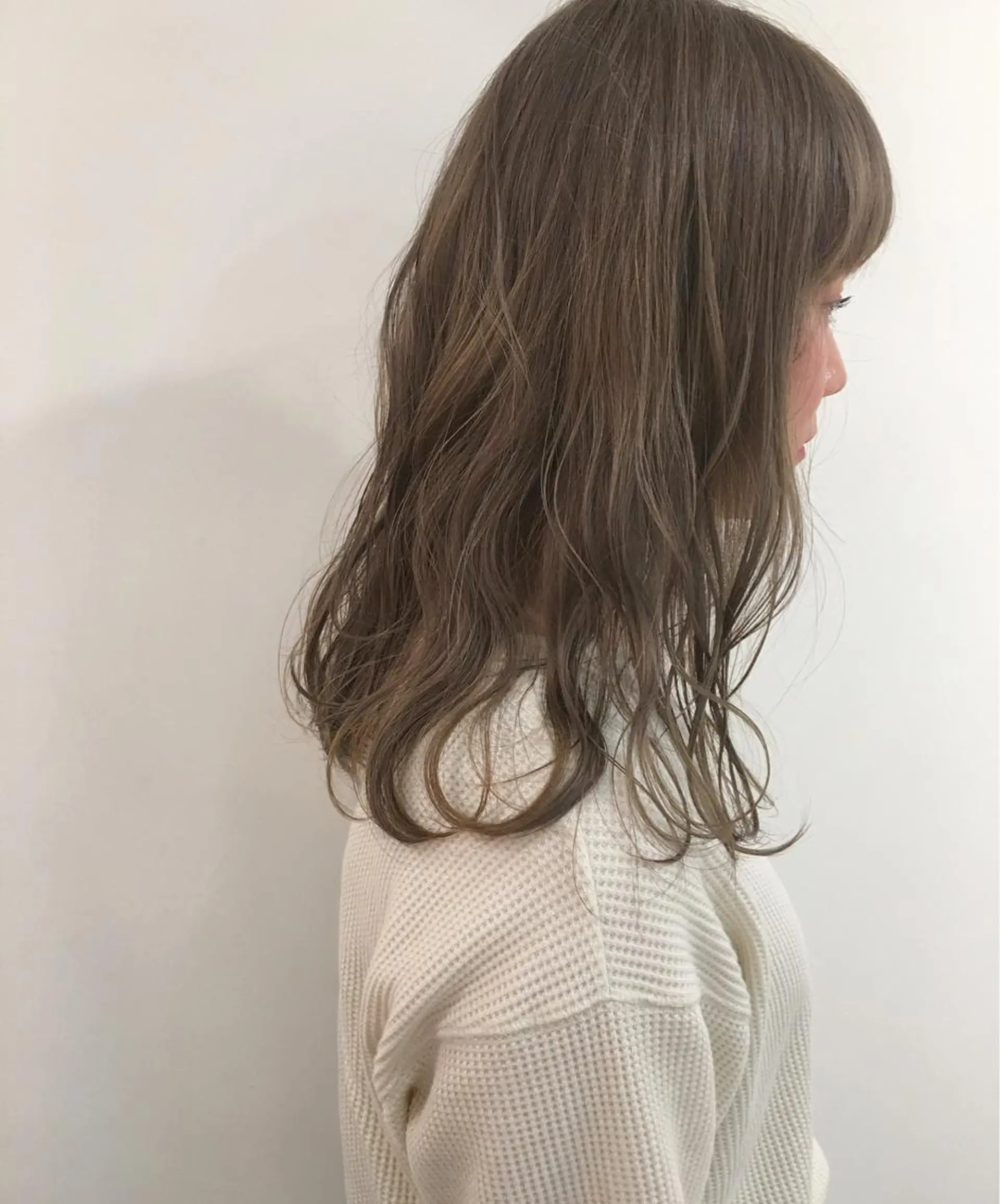 ミディアム カラー 🤍LOREN エリコ🌈のヘアスタイル