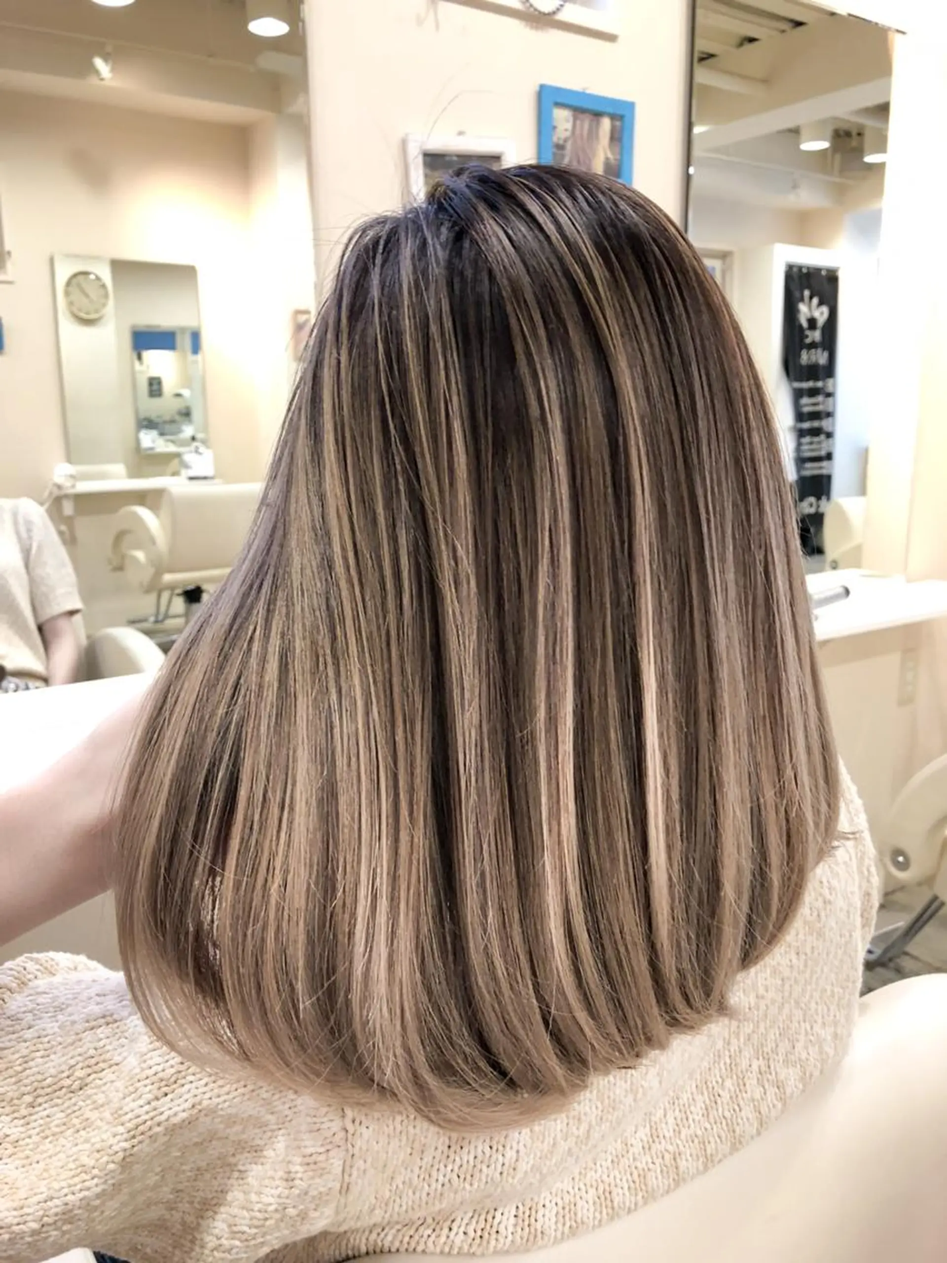 ミディアム カラー バレイヤージュ ブリーチ レイヤーカット WONK. ウォンク 心斎橋のヘアスタイル