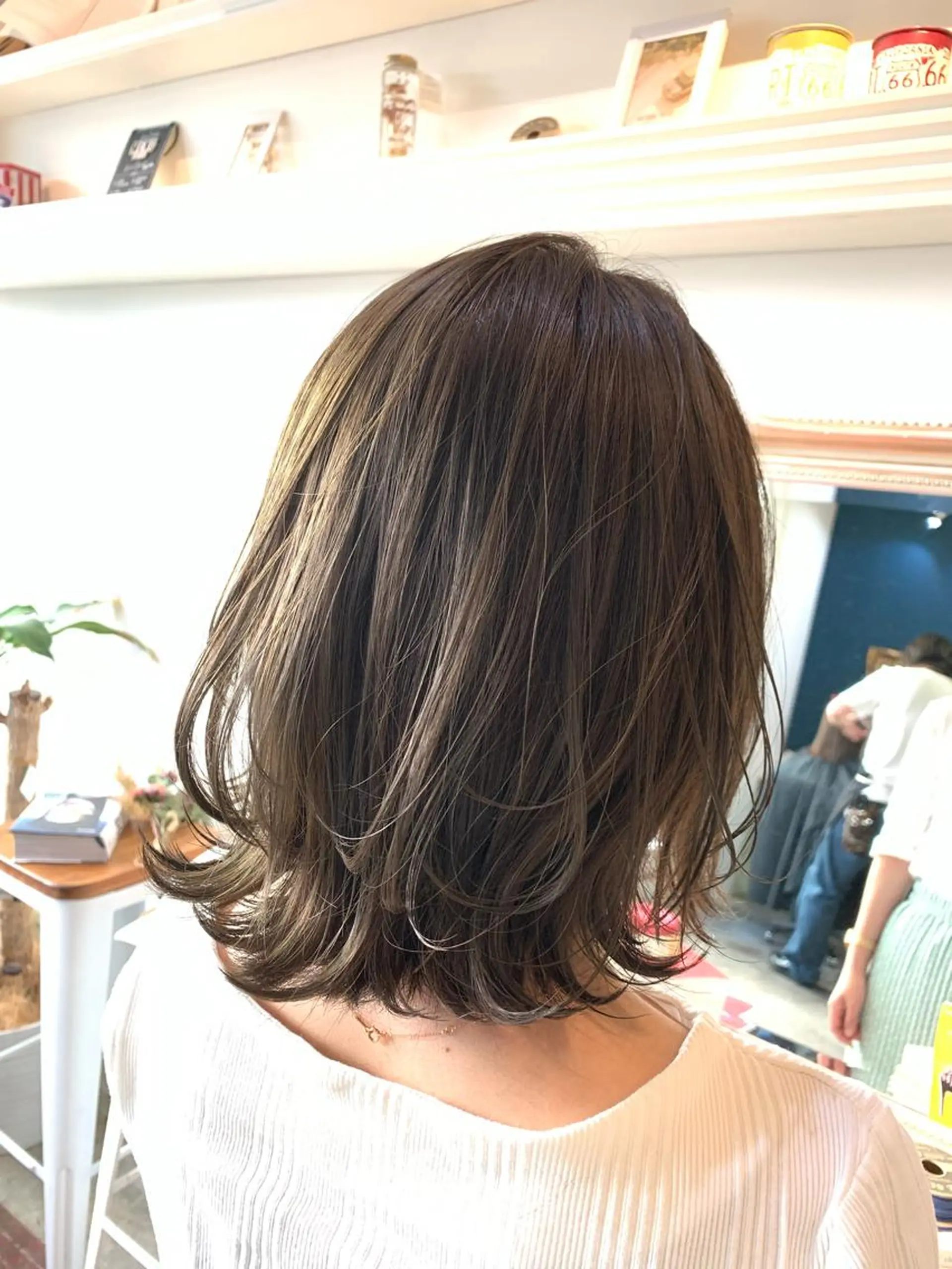 ミディアム 外ハネヘア カット ヘアカラー トリートメント ヘッドスパ ヘアセット 山口 竣也のヘアスタイル