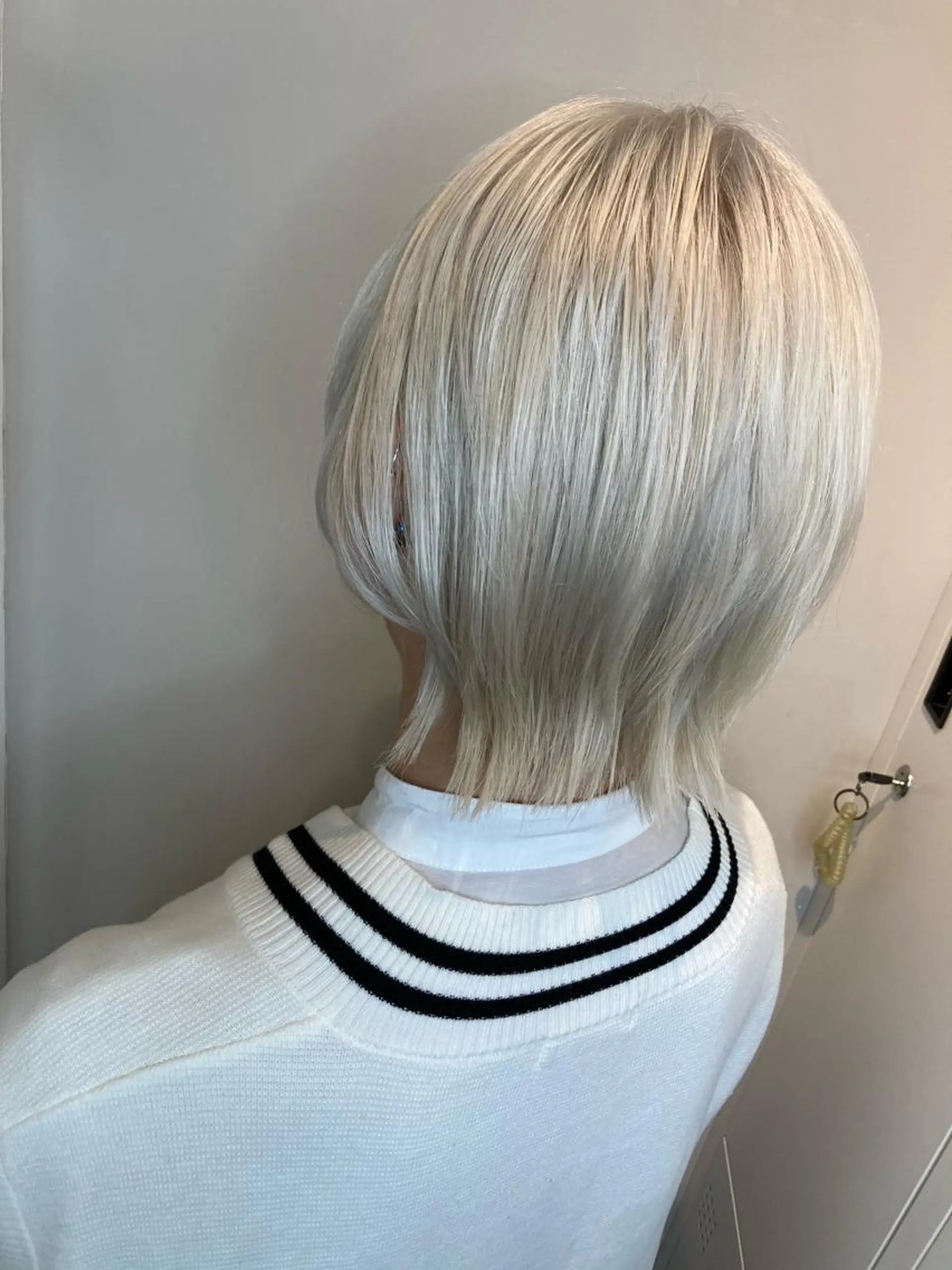 ショート カラー メンズ メンズブリーチ メンズウルフカット ブリーチ シルバー ショートヘア カット ヘアカラー トリートメント ダアッカ所属・高木 陽平のヘアスタイル