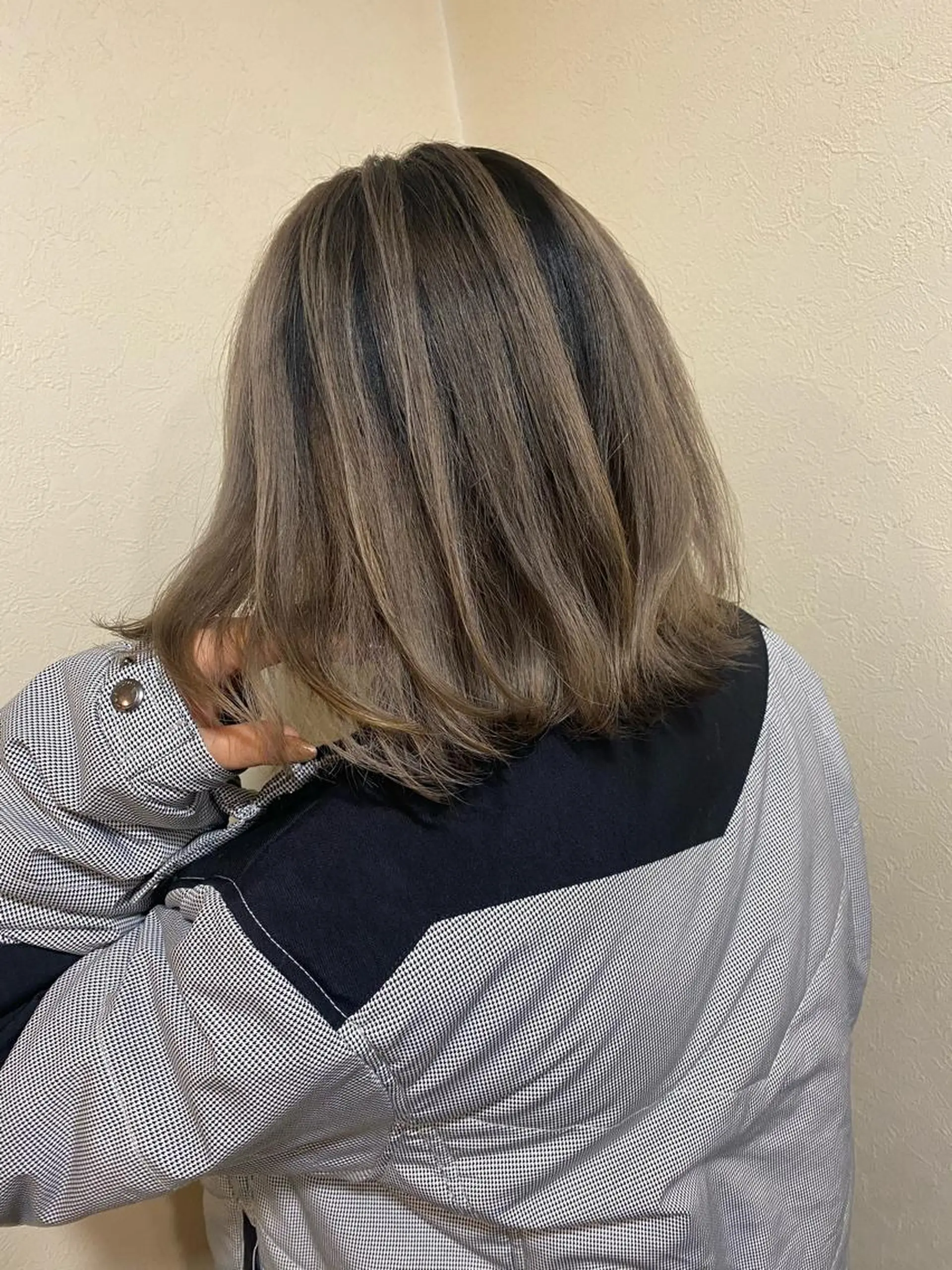 ミディアム カラー バレイヤージュ 外国人風カラー レイヤーカット カット ヘアカラー トリートメント 山崎 雄太のヘアスタイル