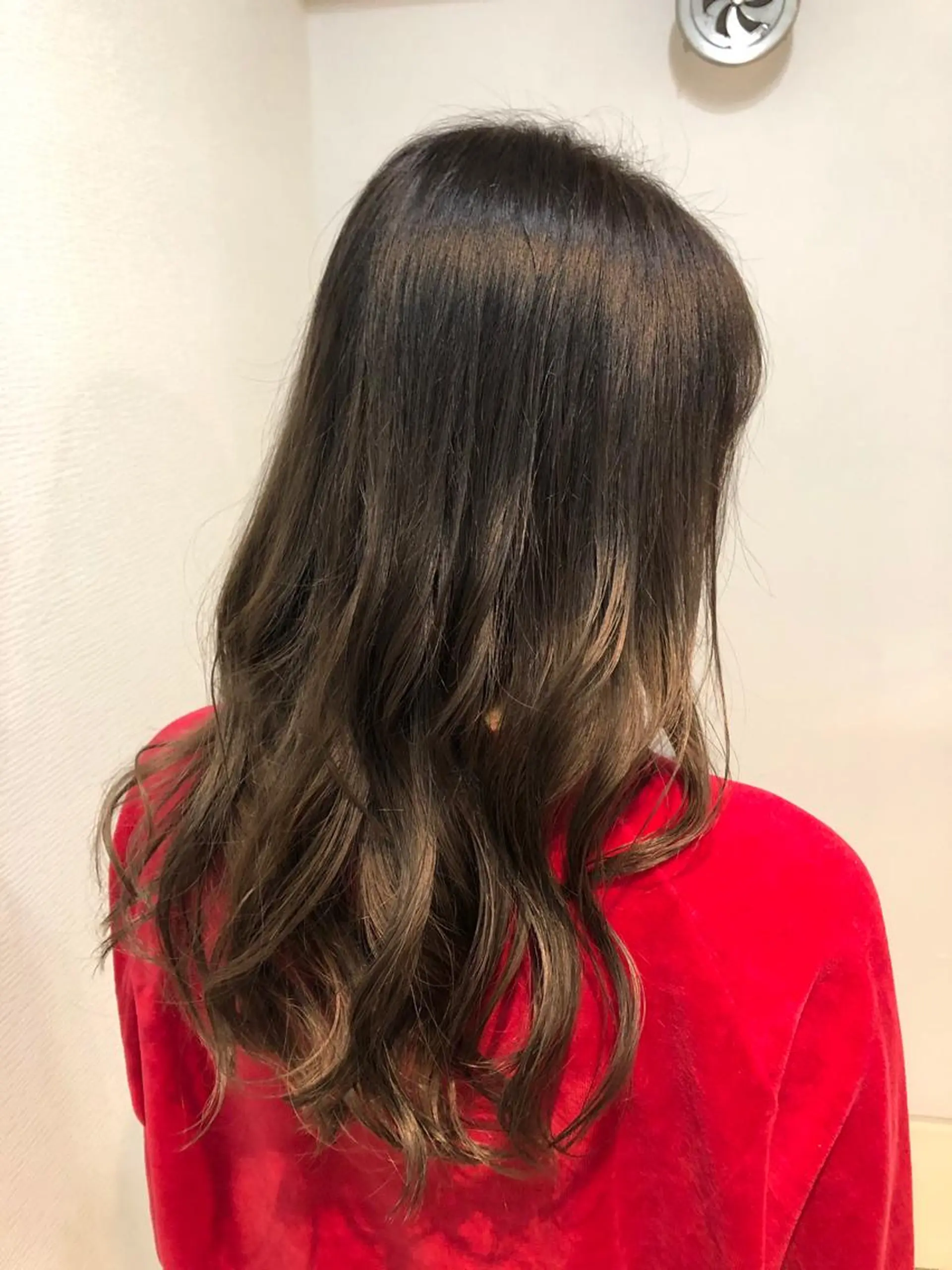 ロング カラー アッシュ アッシュグレー アッシュグレージュ バレイヤージュ ブリーチ 🤍中野 レオ🤍のヘアスタイル