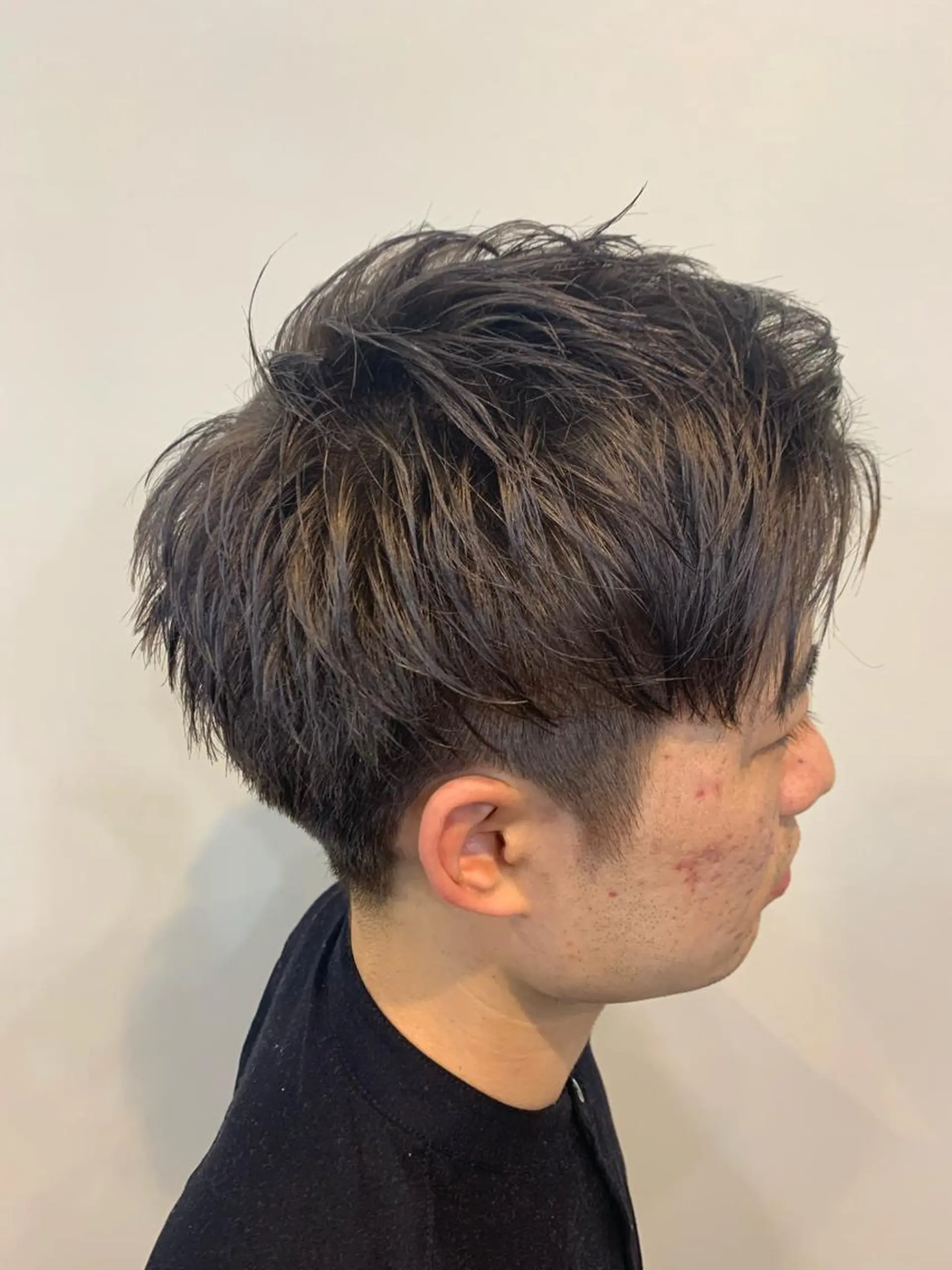 カラー メンズ メンズブリーチ アッシュ ブリーチ カット ヘアカラー FLAGS YAMATOのヘアスタイル