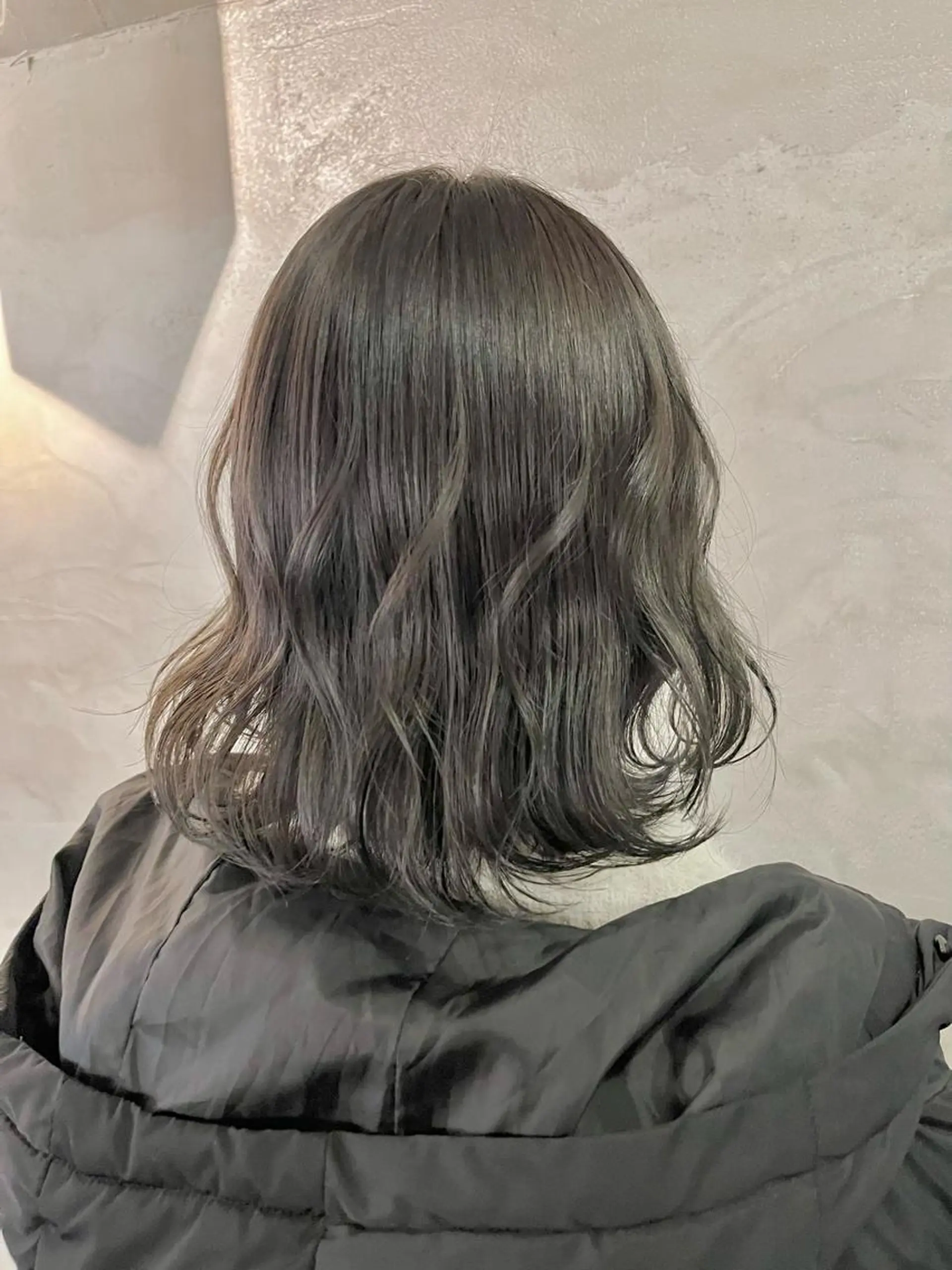 セミロング カラー グレージュ FUJINO RYOのヘアスタイル