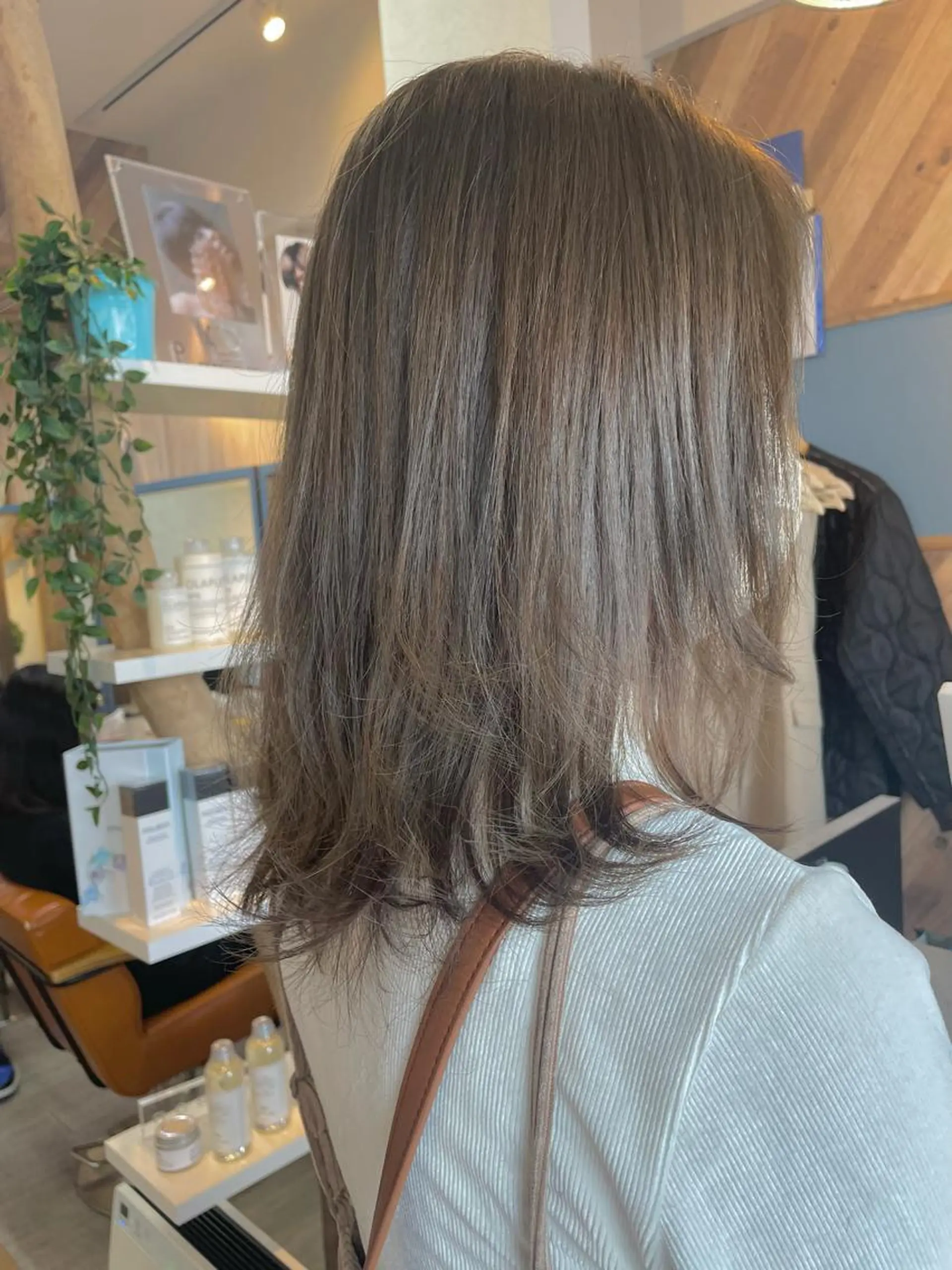 ミディアム カラー ベージュカラー オリーブベージュ カワシマ セイカのヘアスタイル