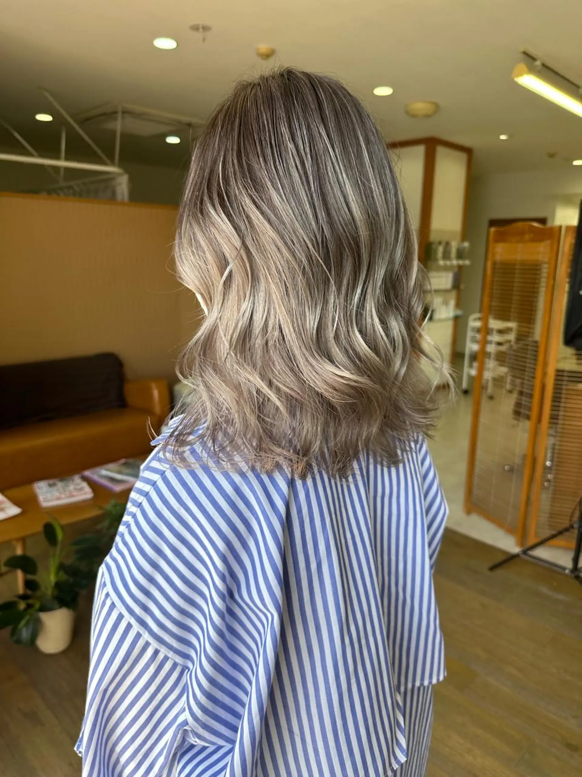 ミディアム カラー カット ヘアカラー トリートメント peg.hair所属・ブリーチカラー🫧 森　凪沙のヘアスタイル