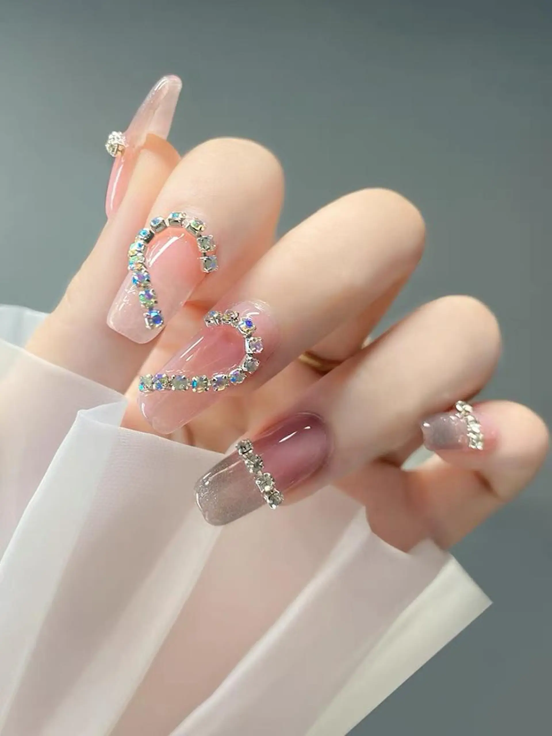 ネイル キラキラネイル TOUTOU所属・TOUTOU. Yuriのネイルデザイン