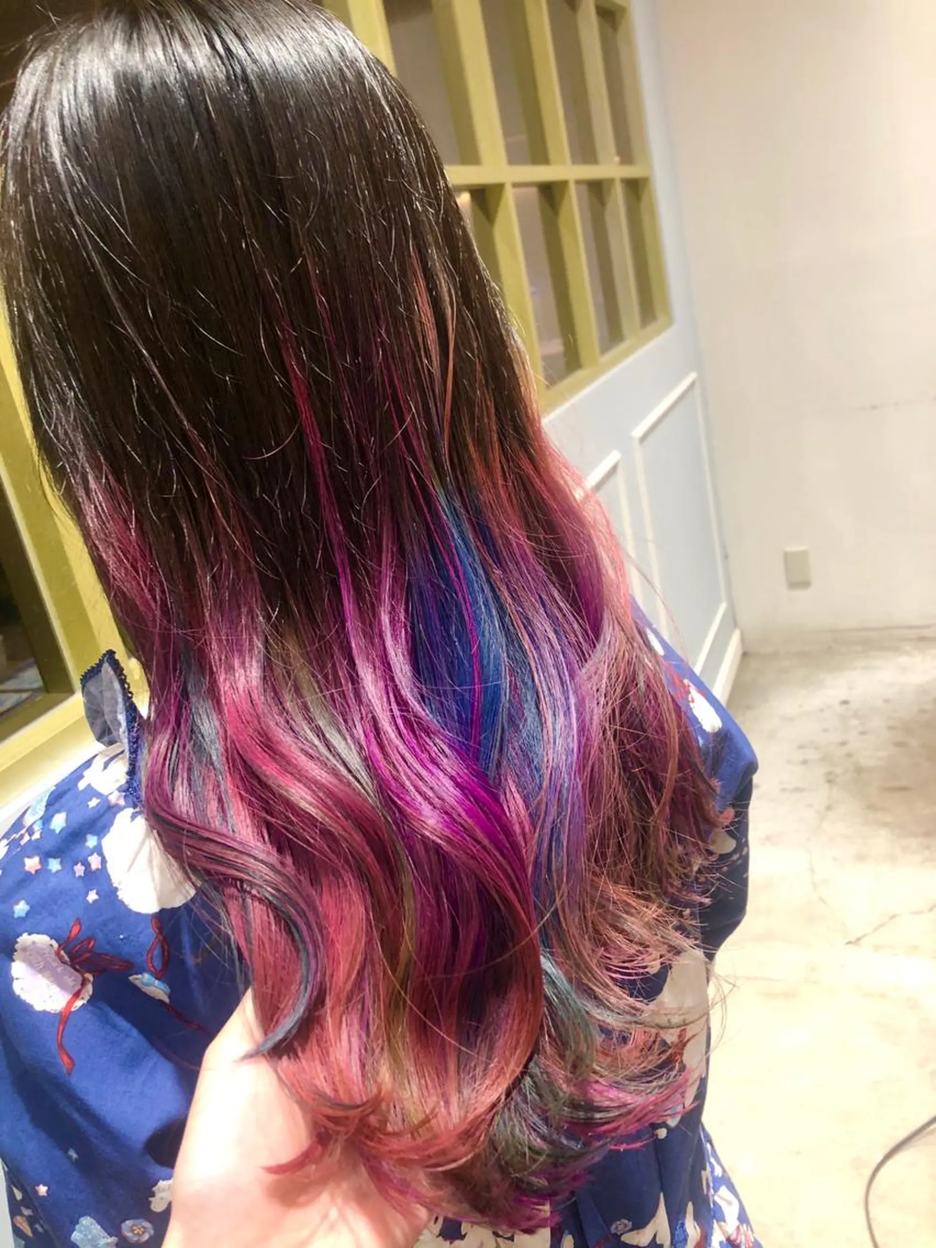 ロング カラー ユニコーンカラー カット ヘアカラー tomoka 推しカラーのヘアスタイル