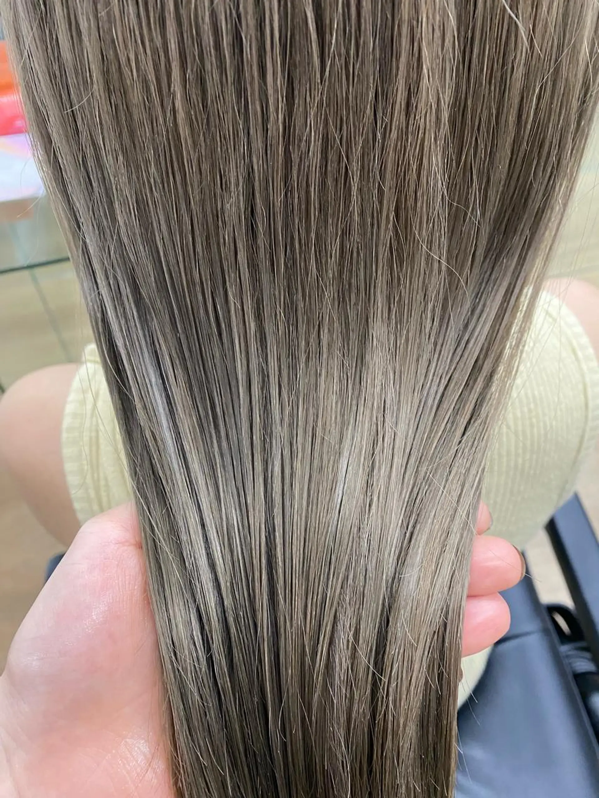 ロング カラー ブリーチ つやカラー🫧柔らか 髪質改善/毛穴整形のヘアスタイル