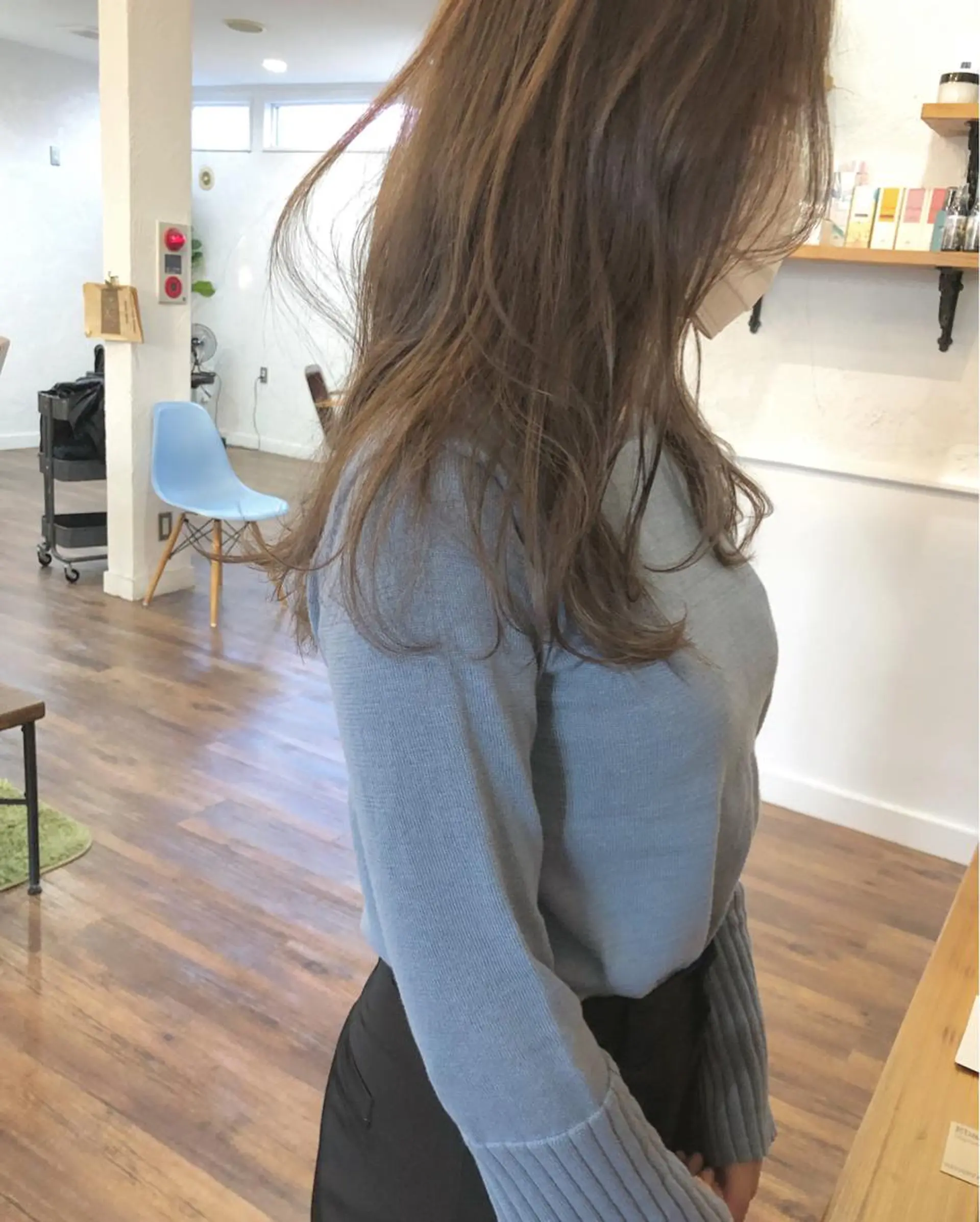 セミロング カラー 透明感カラー ヘアカラー トリートメント 江原 彩華のヘアスタイル