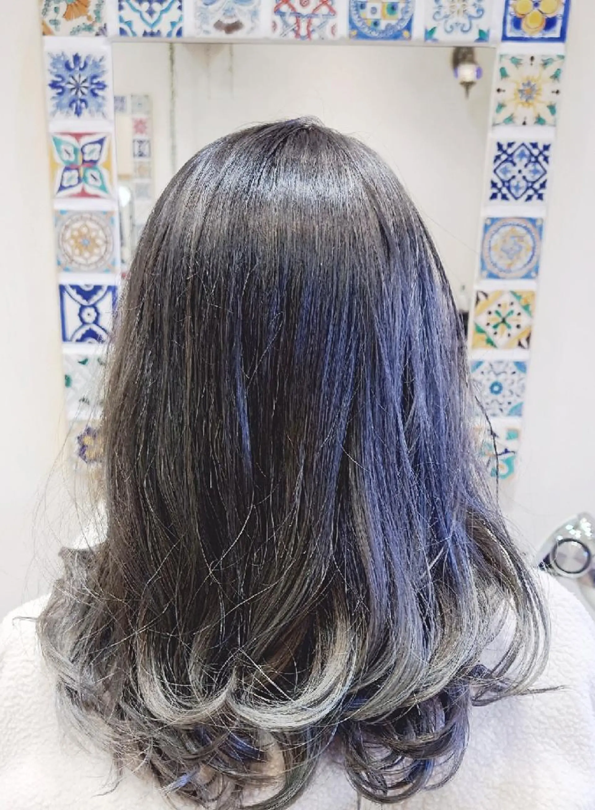 セミロング カラー アディクシーカラー ブルーカラー ブルージュ グレージュ ハイライトカラー LAMP HAIR  ランプヘアー所属・徳永 博志のヘアスタイル