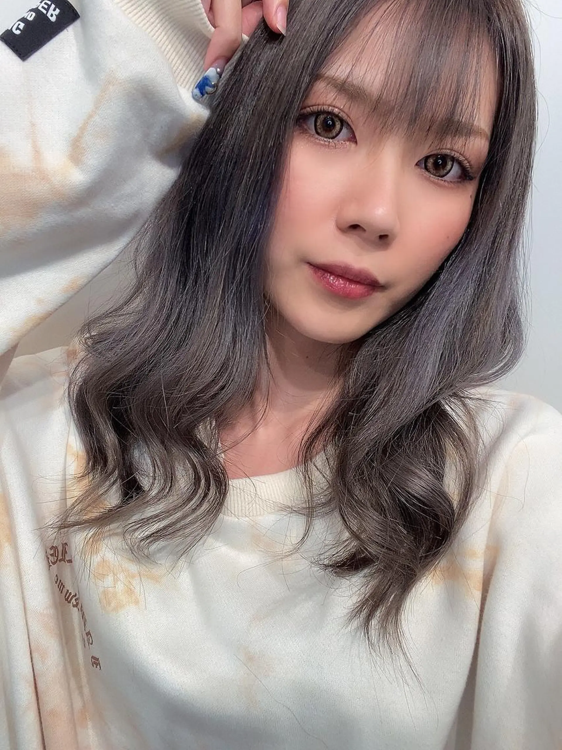 ミディアム カラー シールエクステ バレイヤージュ ブリーチ ケアブリーチ ダブルカラー 西口徒歩20秒 寒色 カラーミディアムヘアのヘアスタイル