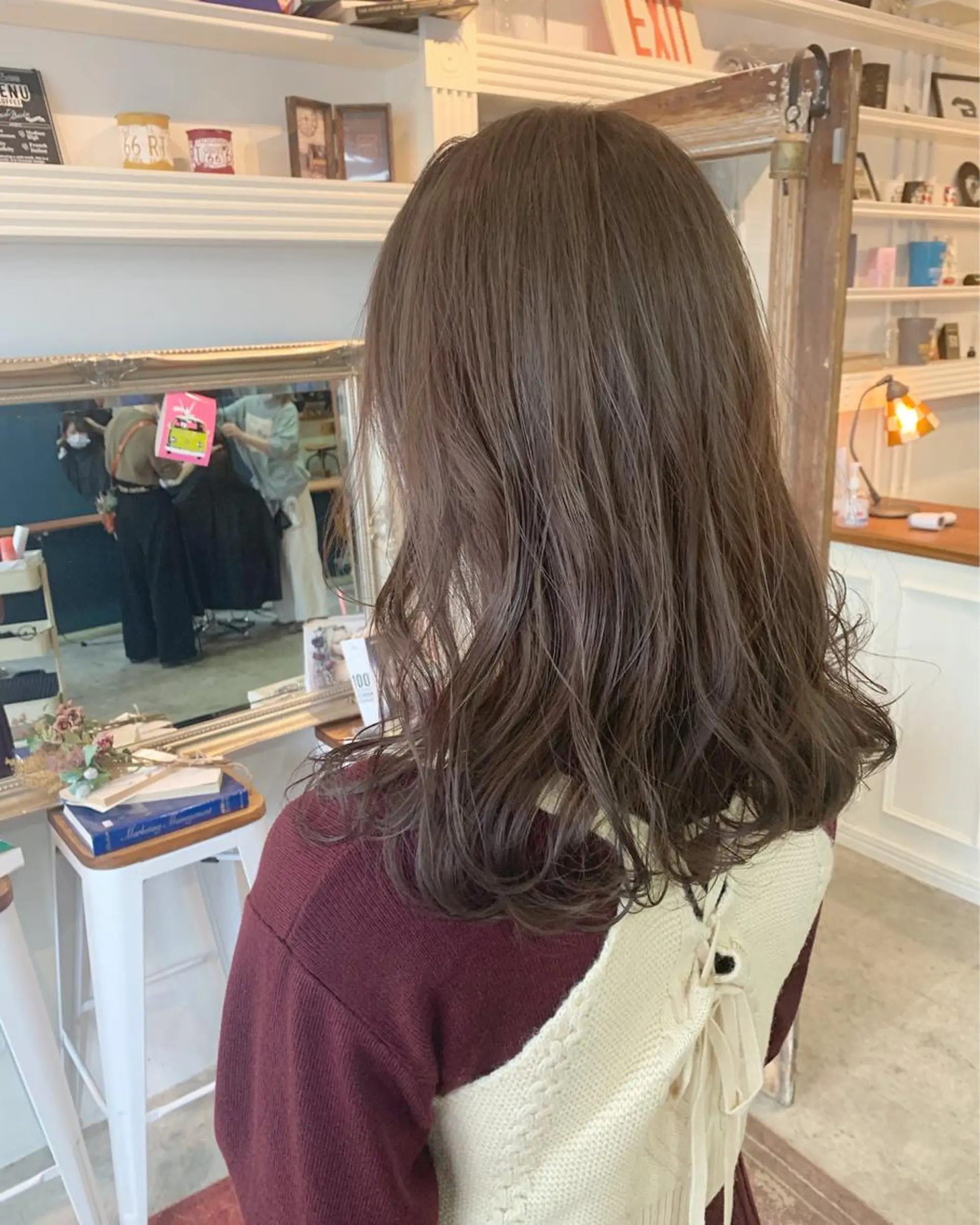 ロング カラー ヘアアレンジ ベージュカラー ラテベージュ ヘアカラー トリートメント 山崎 澪のヘアスタイル