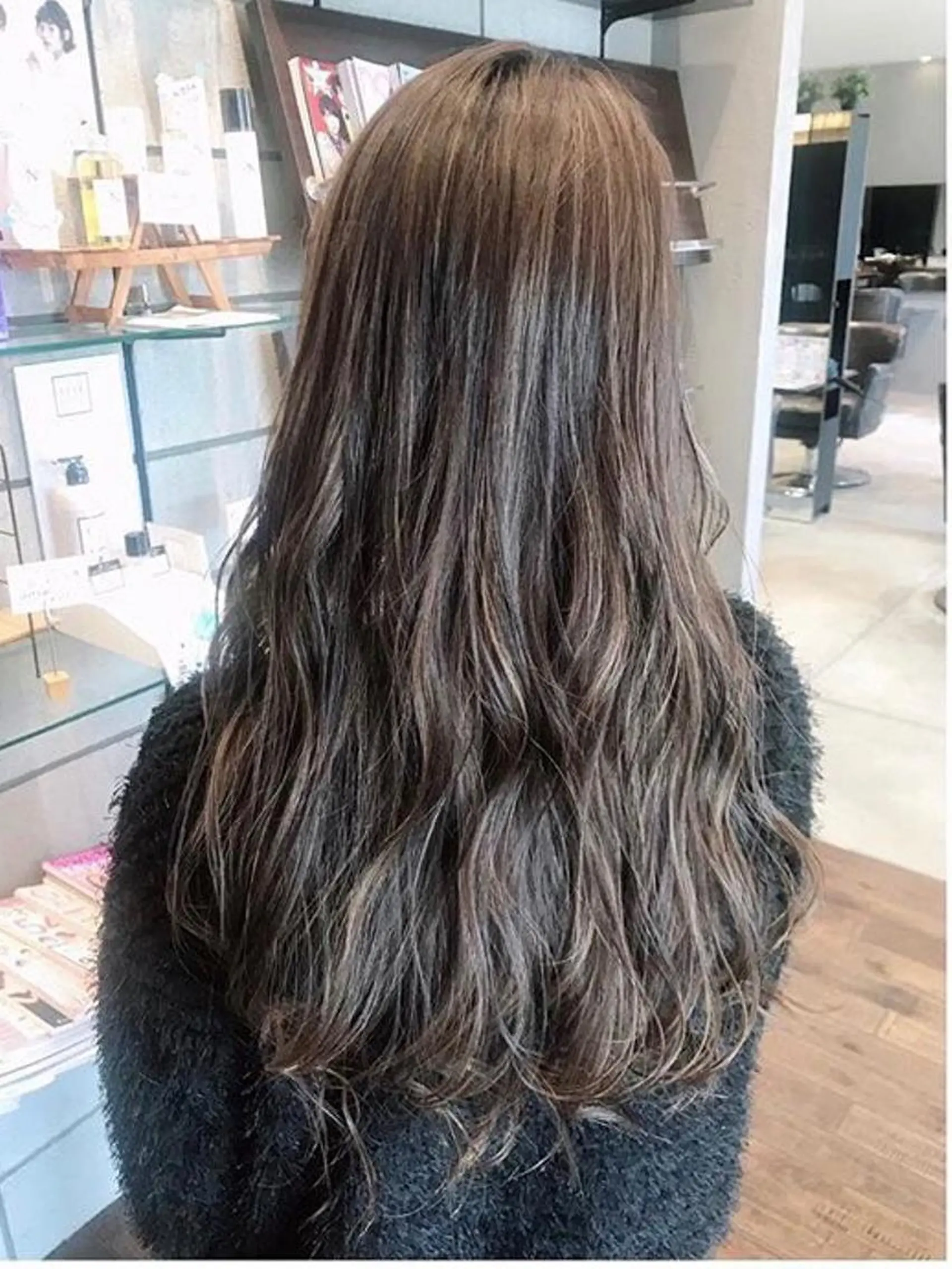 ロング カラー 透明感カラー ハイライトカラー 外国人風カラー ハイライト 佃 知南のヘアスタイル