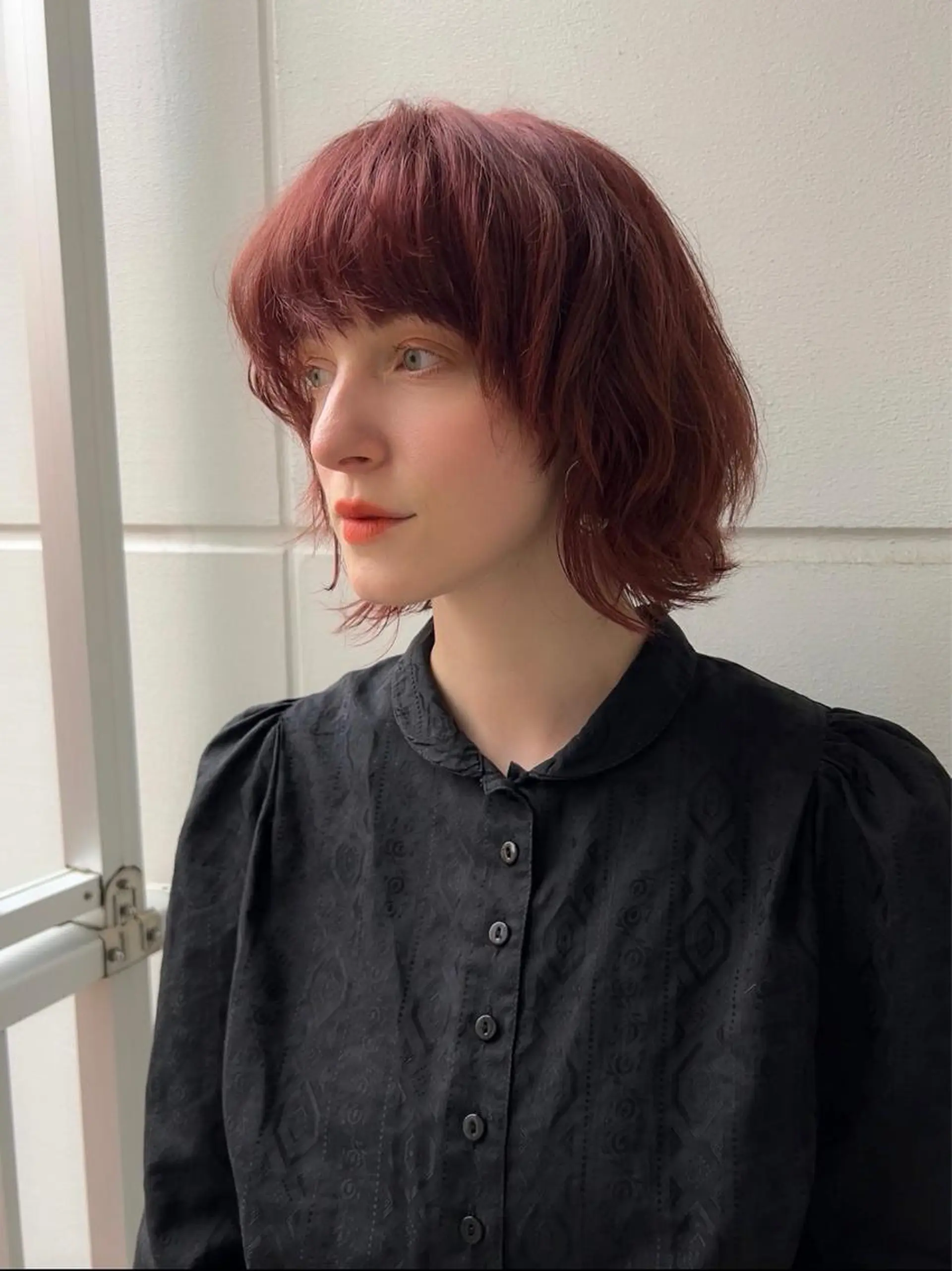 ショート カラー 顔まわりレイヤー レイヤーカット ウルフカット ウルフレイヤー カット ヘアカラー トリートメント a moment(モーメント)所属・蔵前 デザインカット KOBAYASHIのヘアスタイル