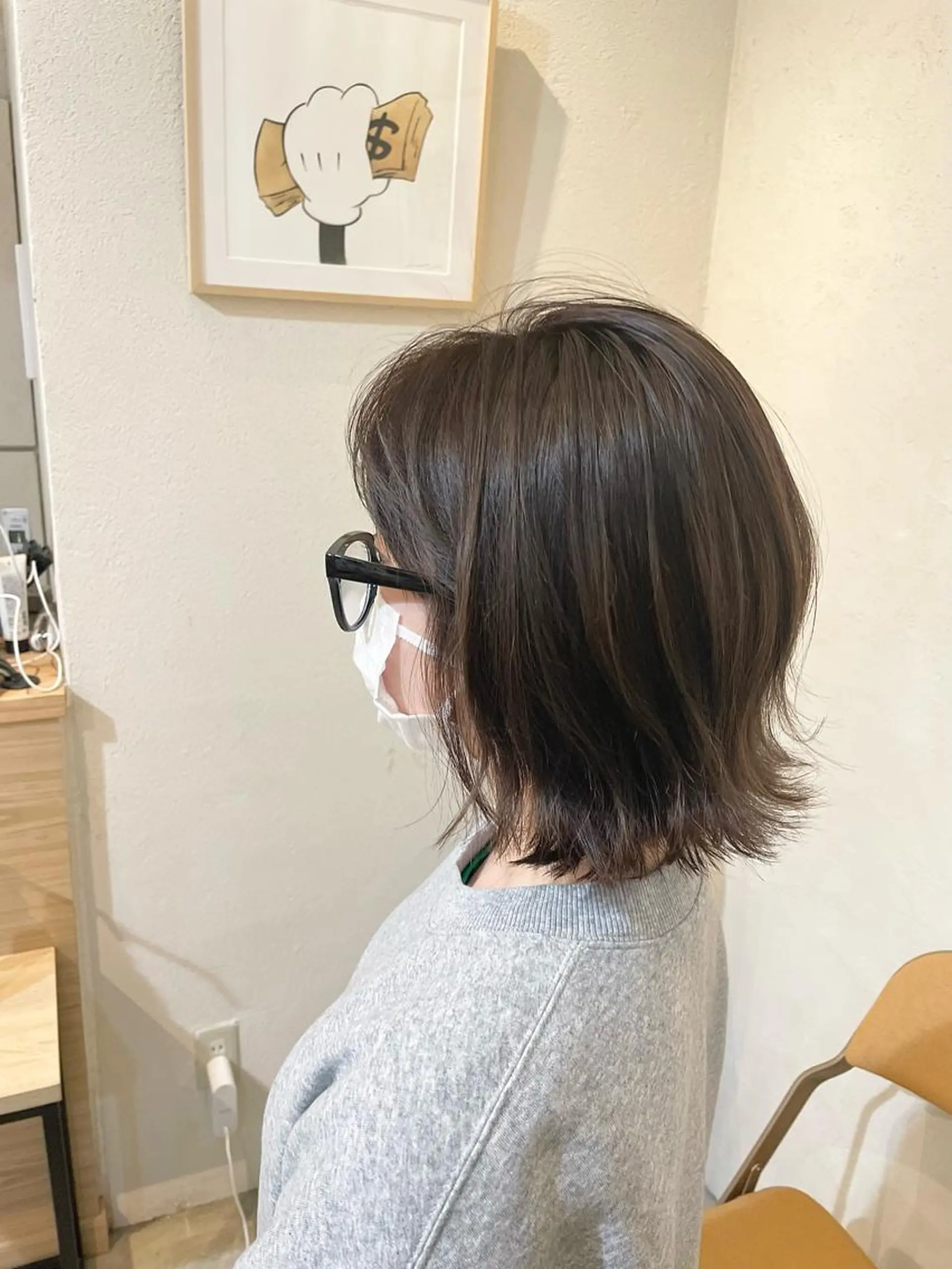 ミディアム カラー Rin:nel hair所属・Takanishi くすみベージュカラーのヘアスタイル