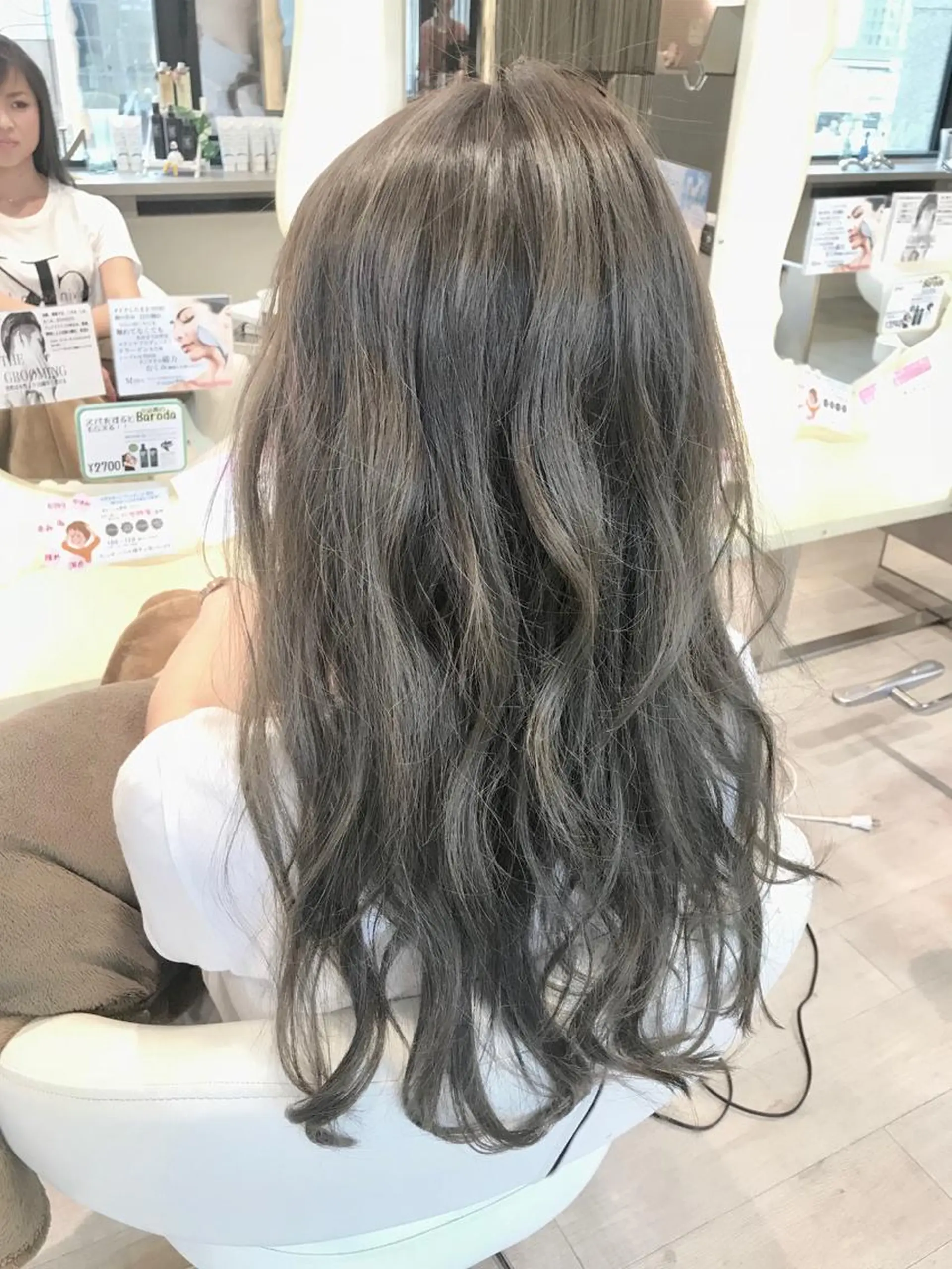 ロング カラー グレージュ ヘアカラー トリートメント chiyo yasuのヘアスタイル