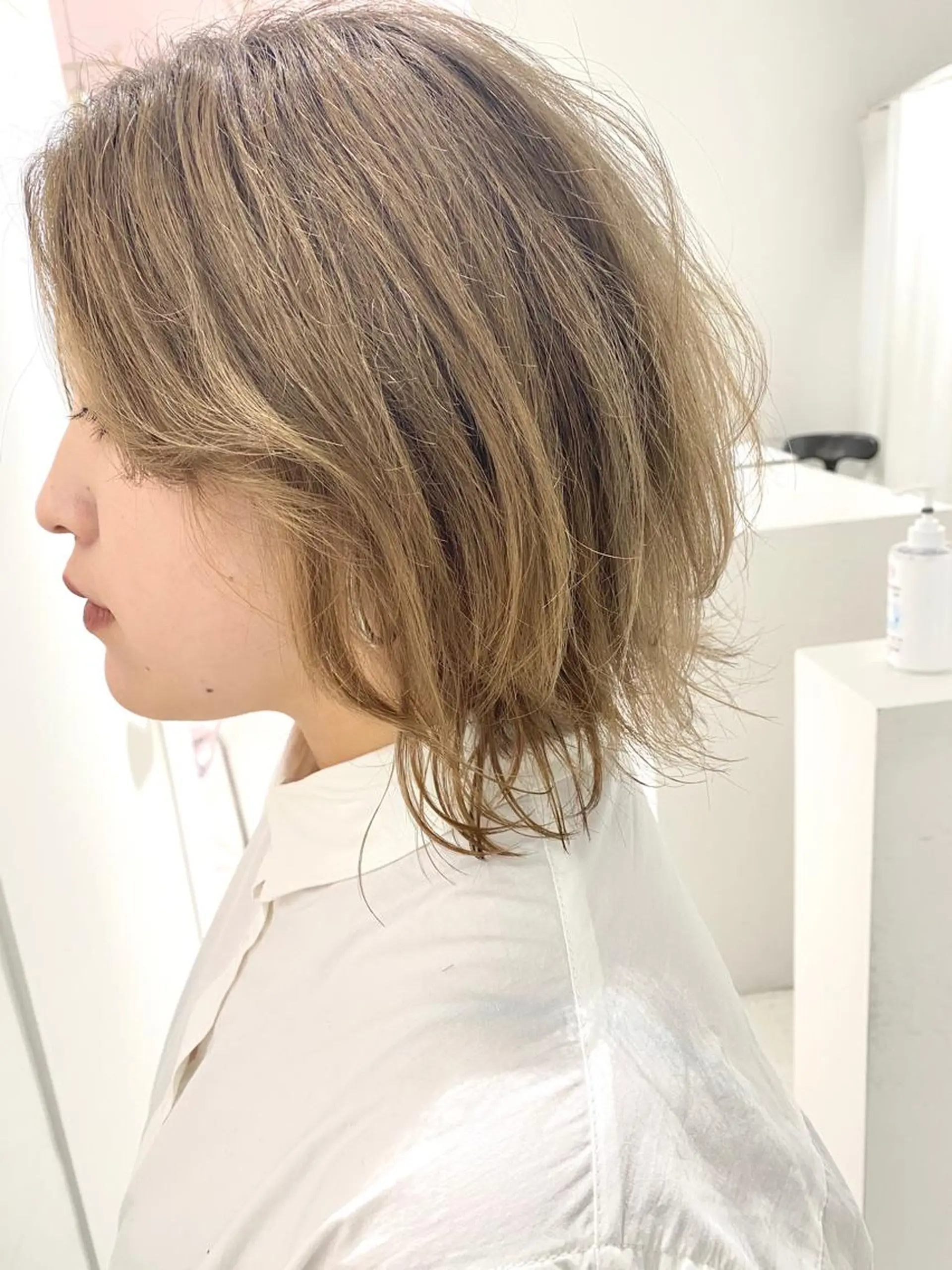 ショート カラー ベージュカラー ブリーチ ハイトーンカラー VANCY所属・uchida daikiのヘアスタイル