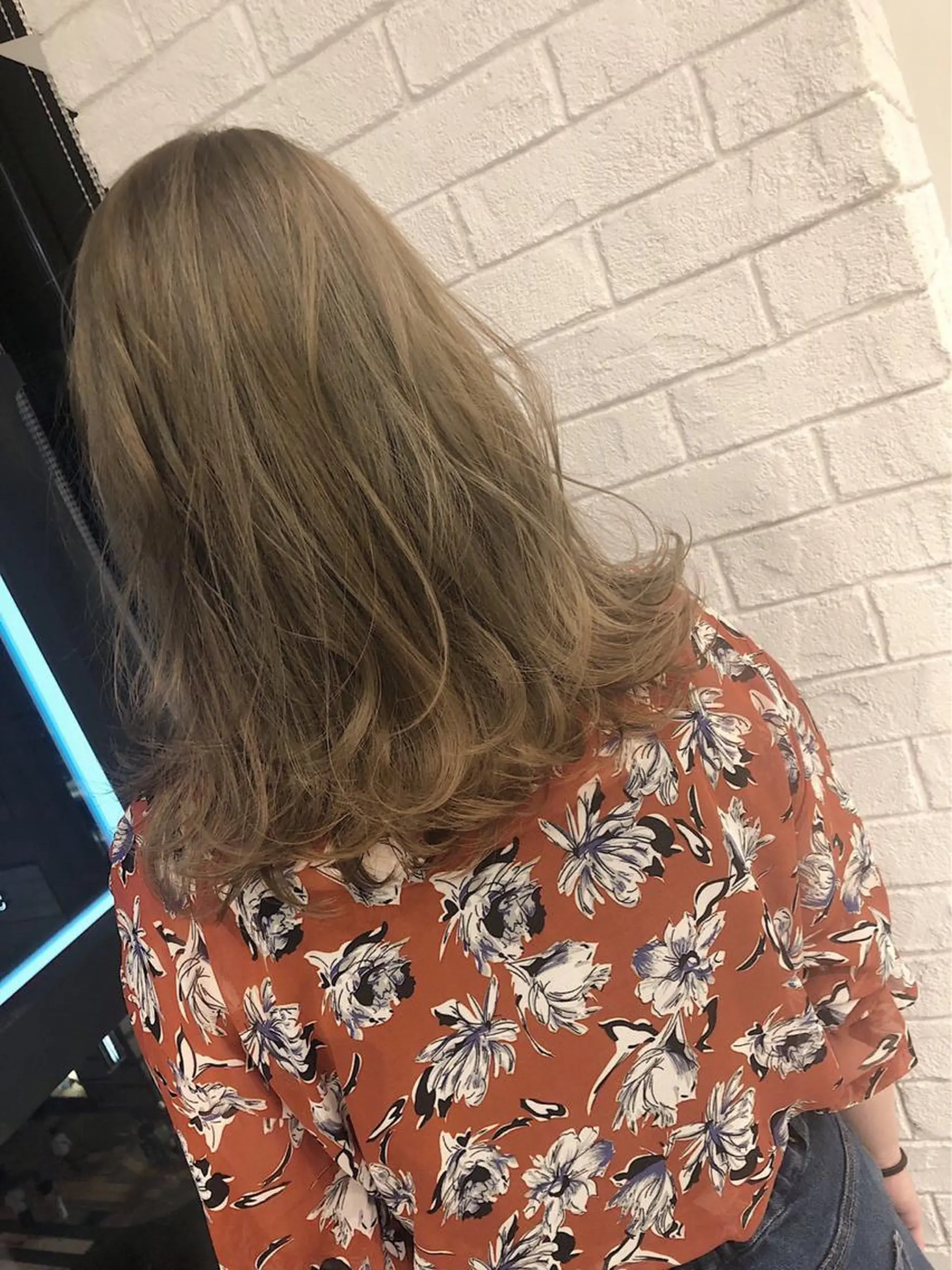 セミロング カラー バレイヤージュ ブリーチ ダブルカラー グラデーションカラー ハイライトカラー ヘアカラー hair salon mementoのヘアスタイル