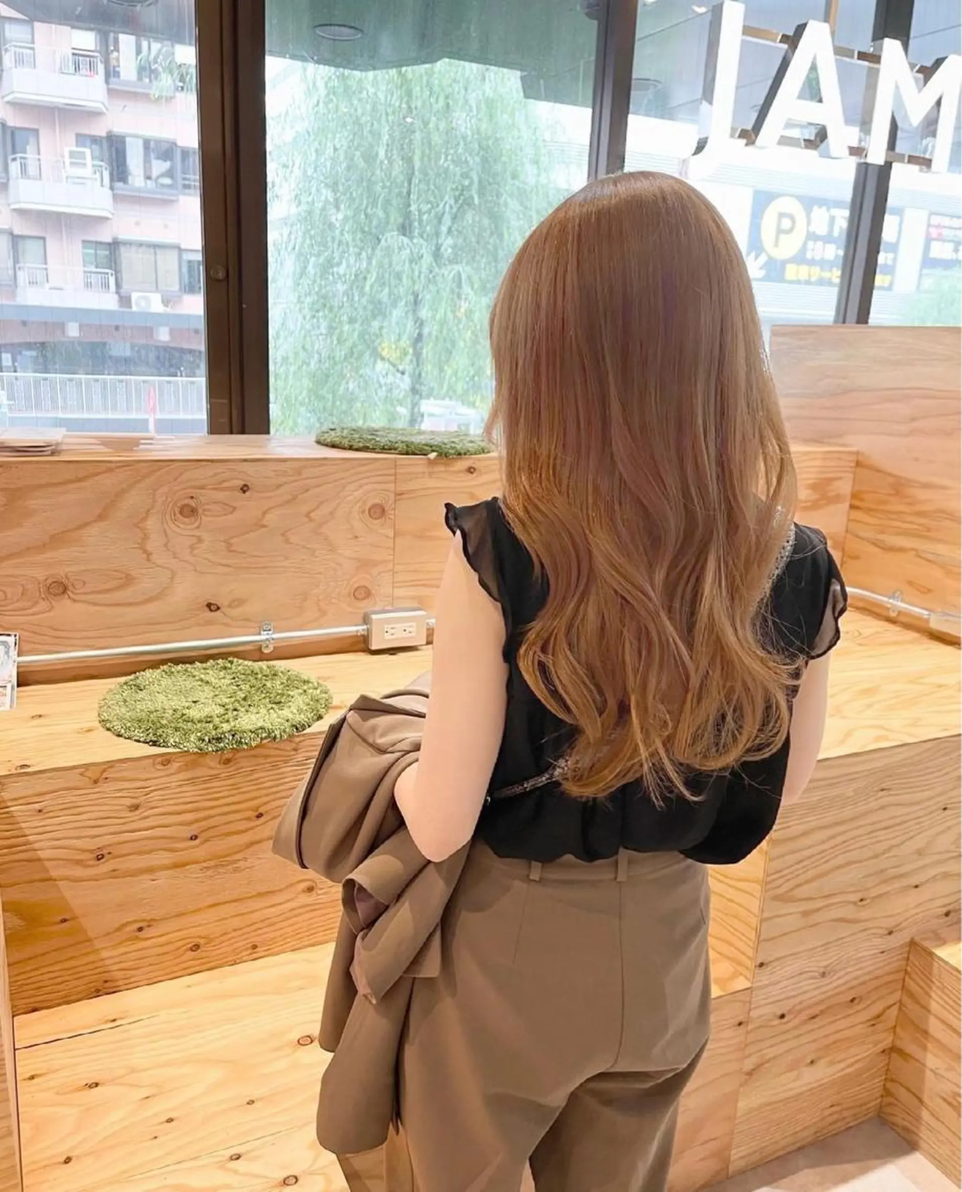 ロング カラー ヘアアレンジ アディクシーカラー ハイトーンカラー クオルシアカラー デート ヨシンモリ N° uairo 川崎西口店のヘアスタイル