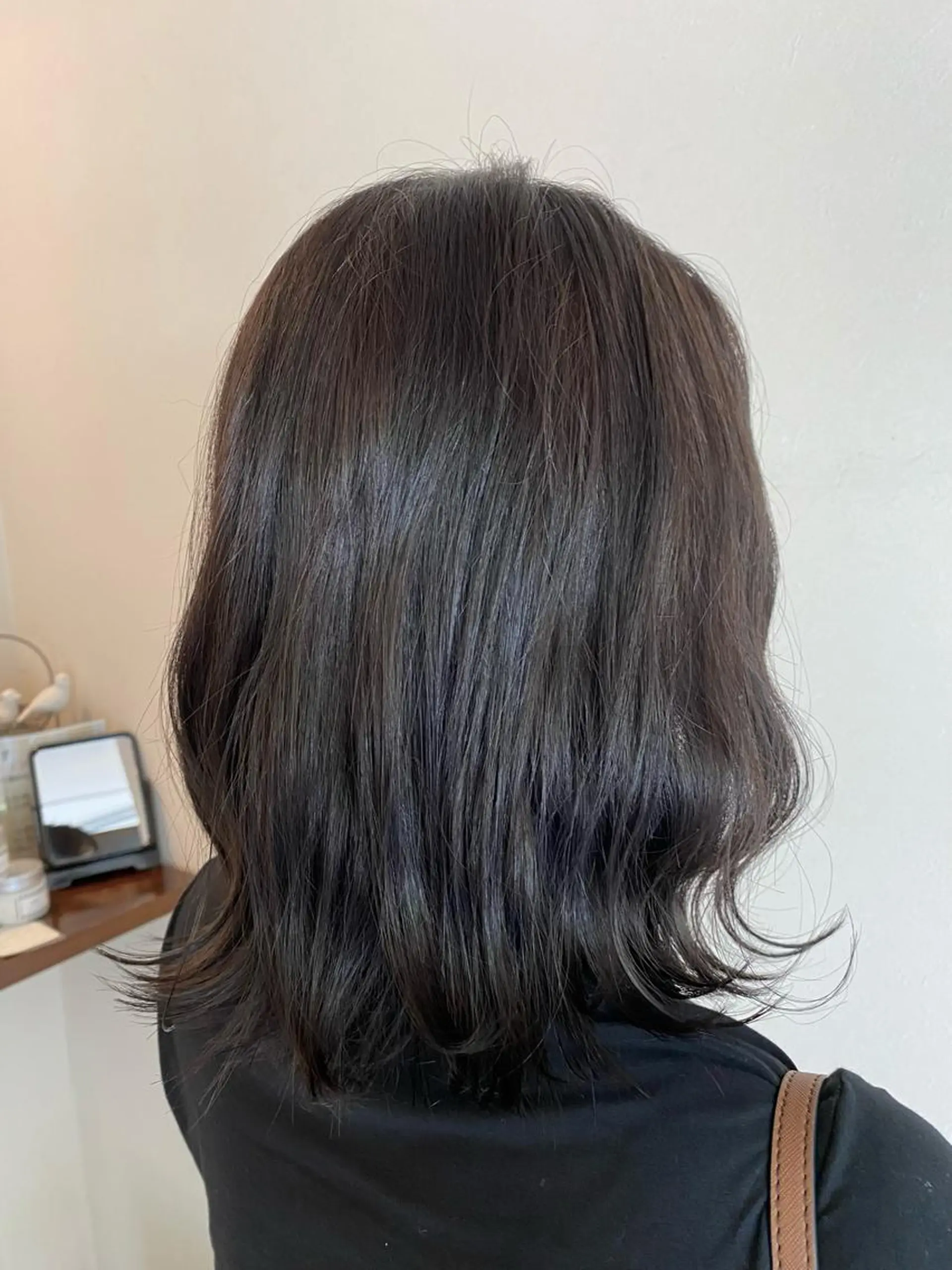 ミディアム アイスグレージュ 清水 有紗のヘアスタイル